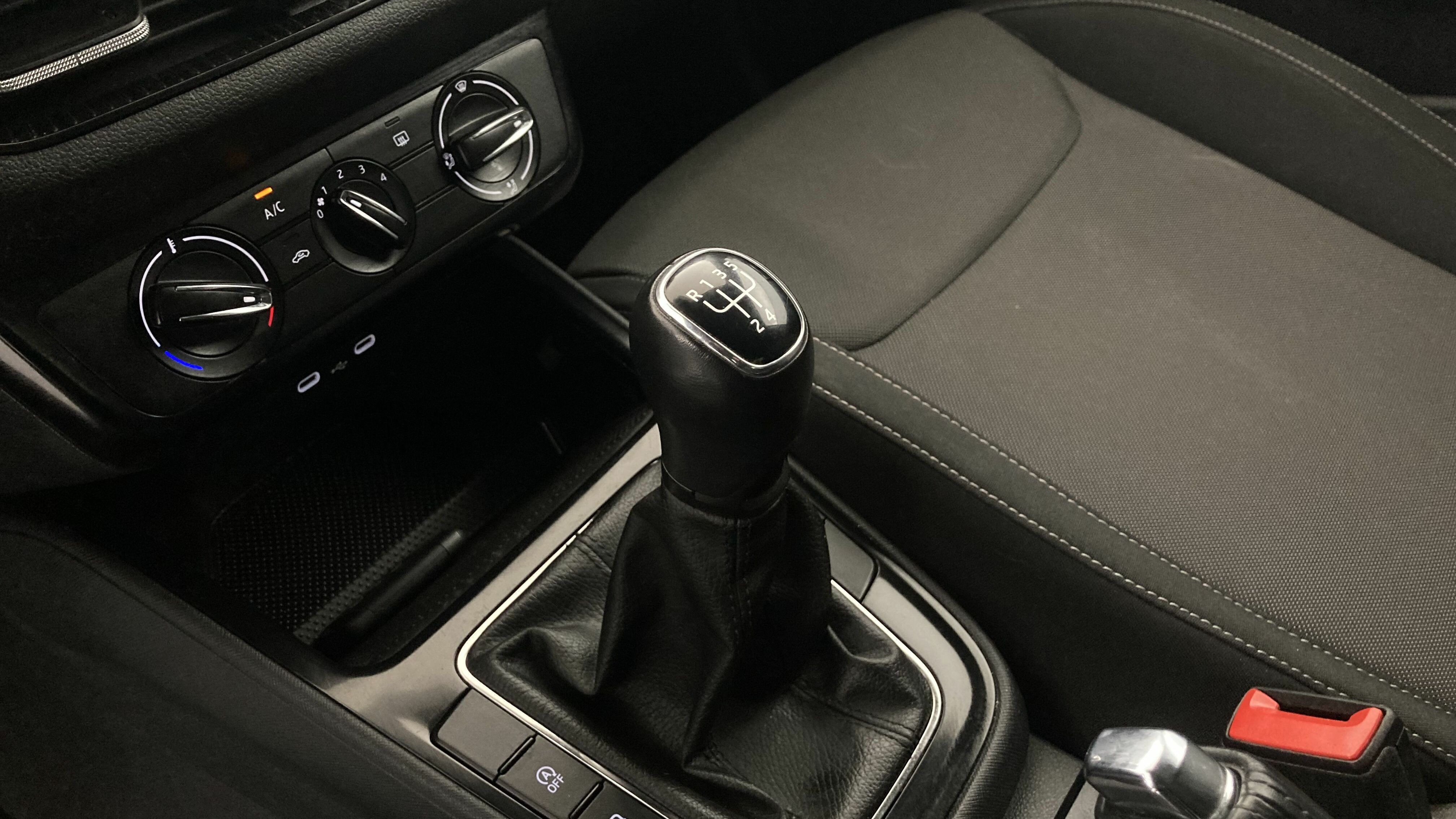 skoda fabia selection 1.0 MPI 80 2024 gris graphite 19