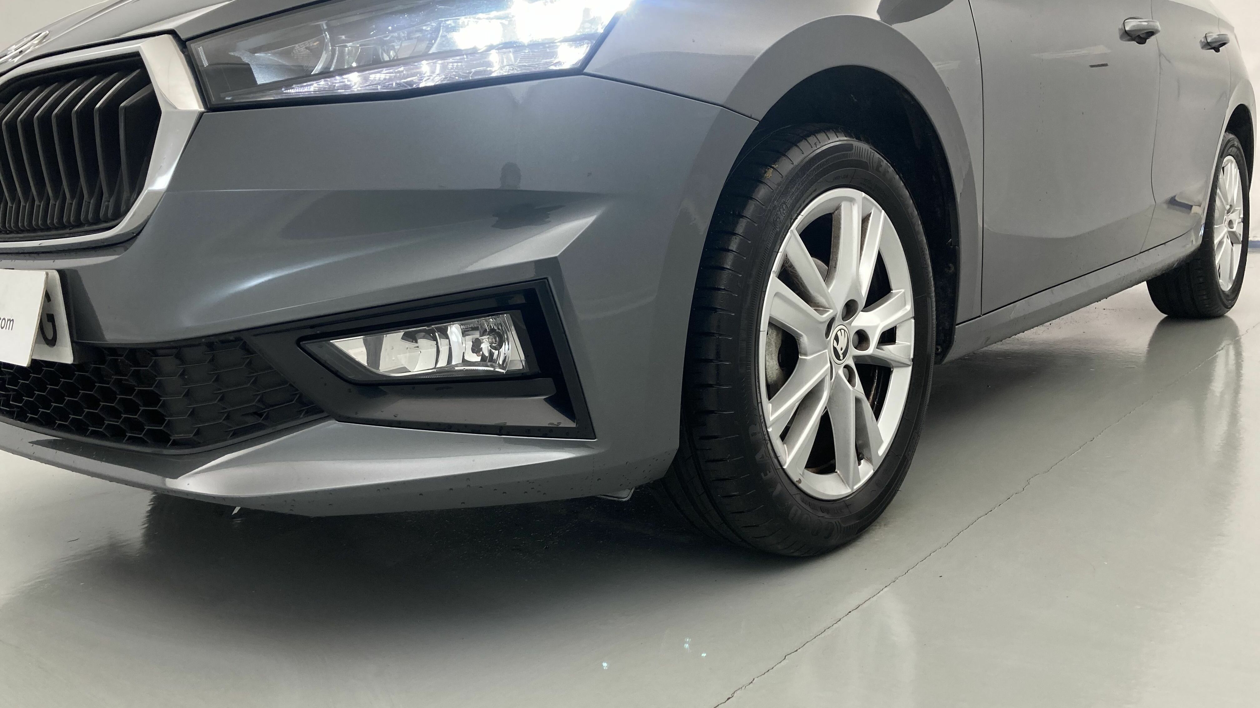 skoda fabia selection 1.0 MPI 80 2024 gris graphite 25