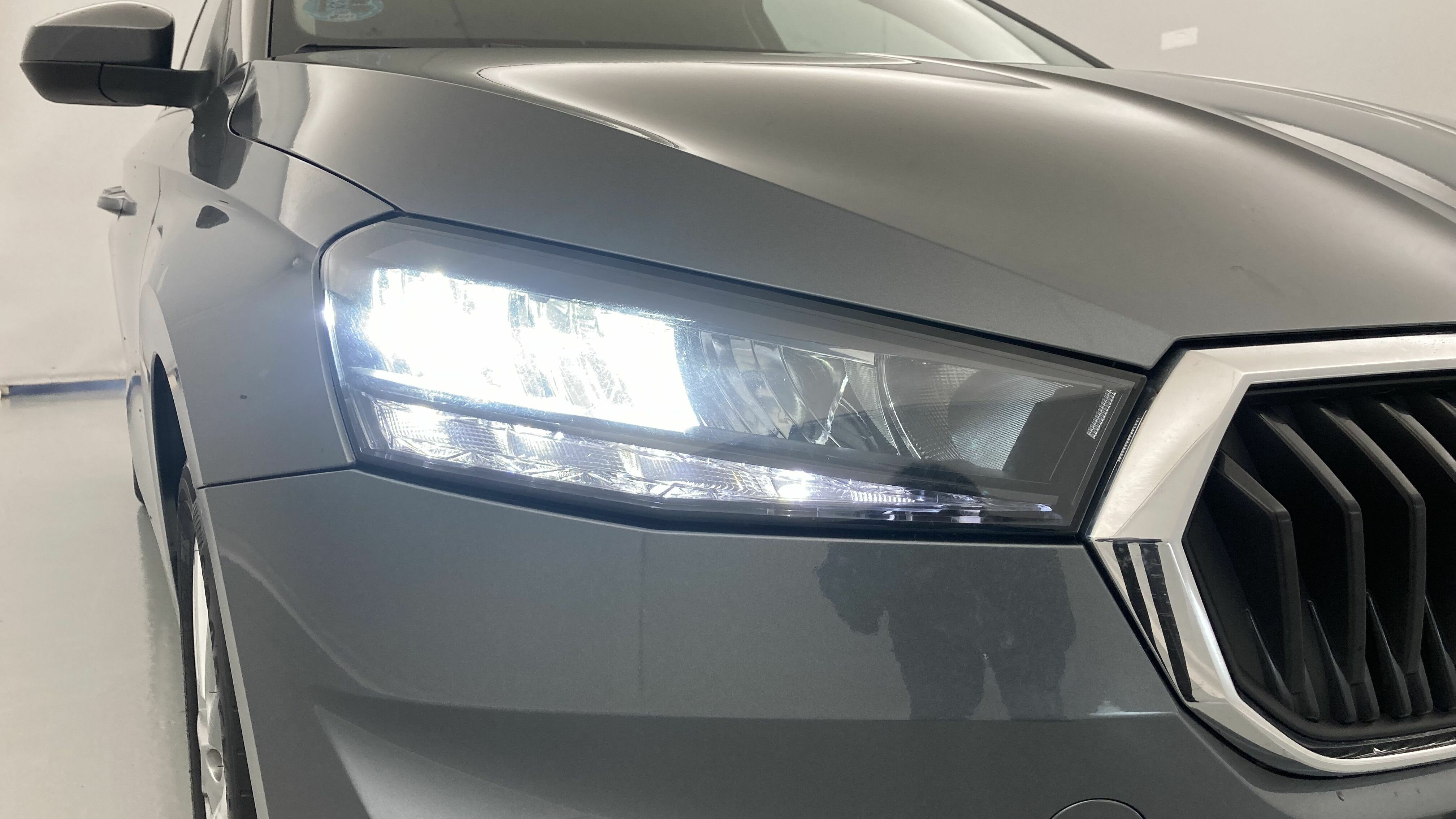 skoda fabia selection 1.0 MPI 80 2024 gris graphite 28
