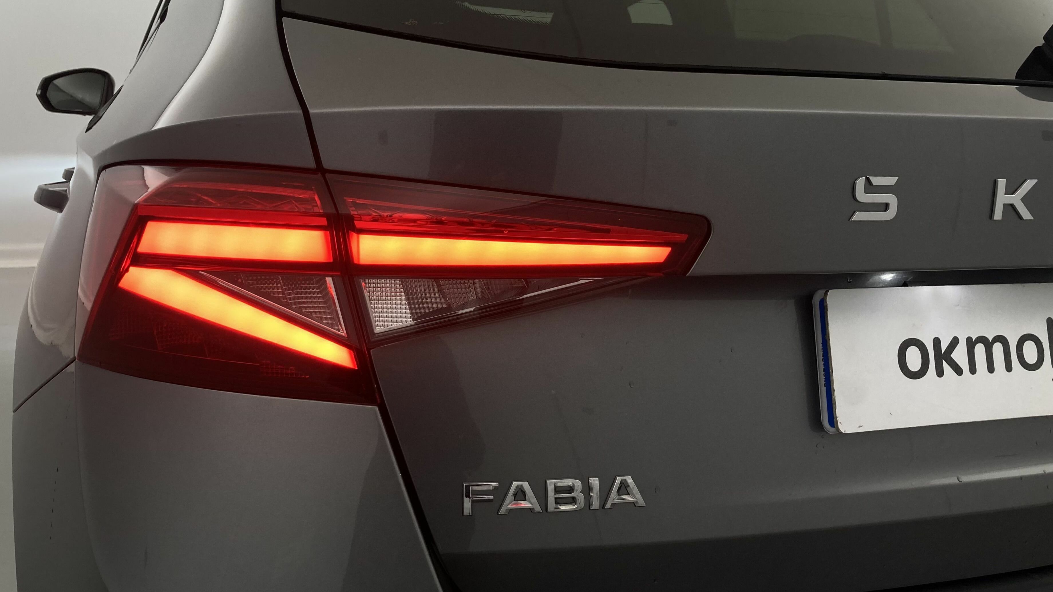 skoda fabia selection 1.0 MPI 80 2024 gris graphite 29