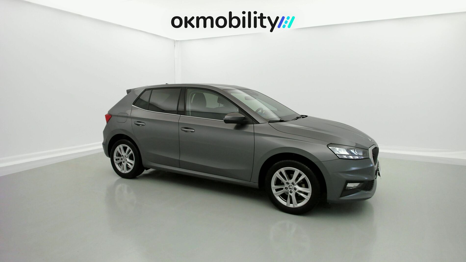 skoda fabia selection 1.0 MPI 80 2024 gris graphite 2