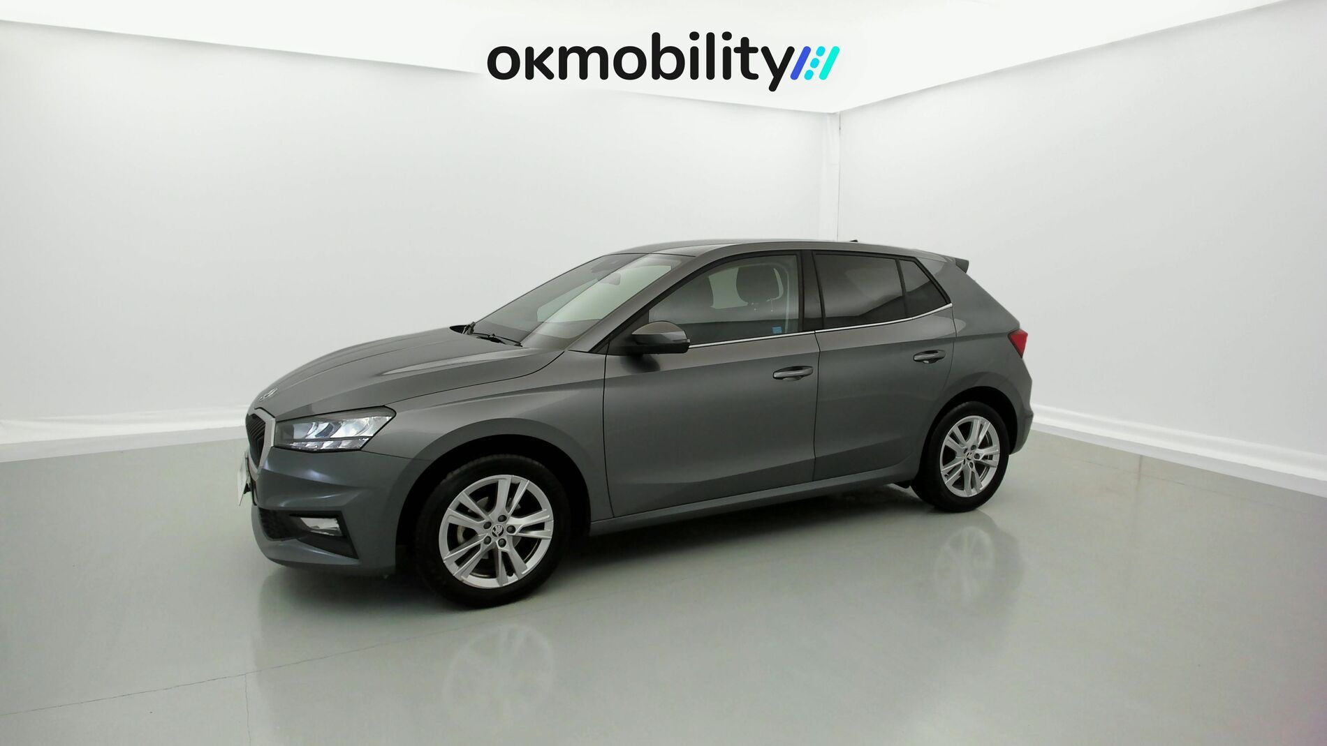 skoda fabia selection 1.0 MPI 80 2024 gris graphite 4