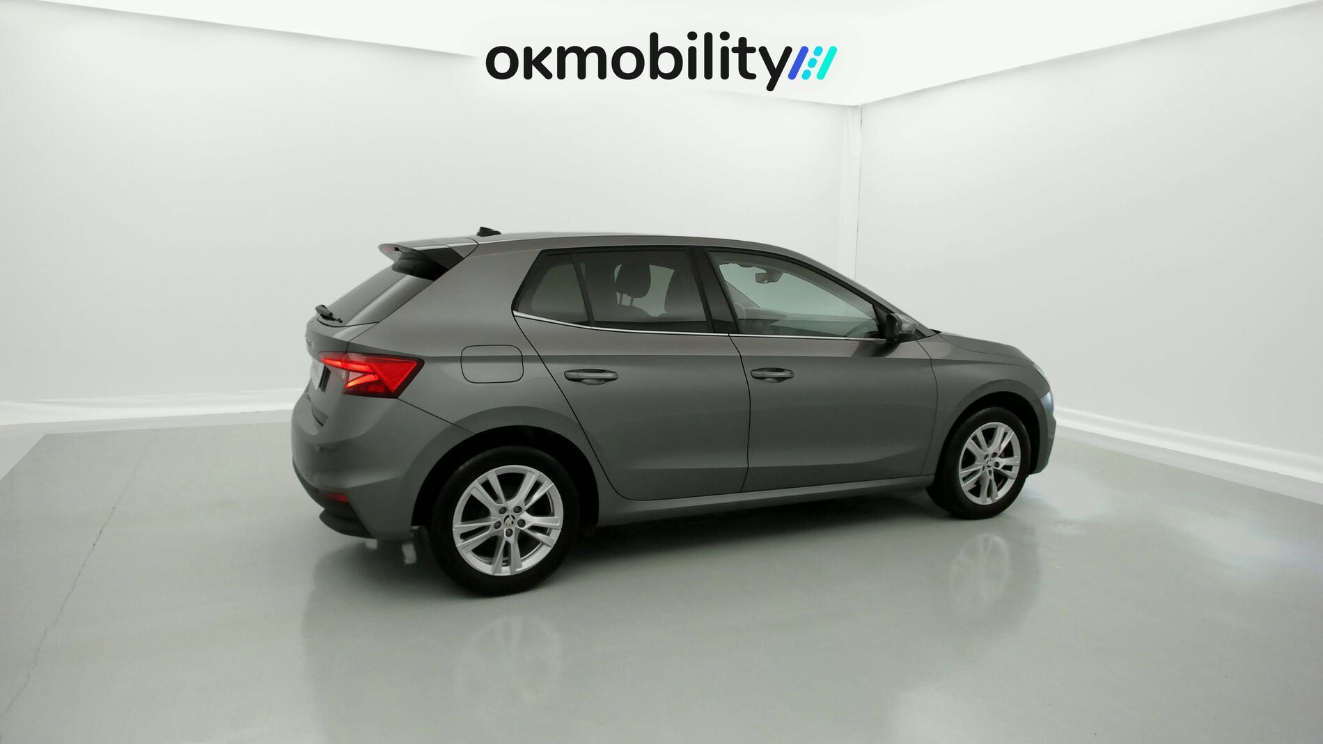 skoda fabia selection 1.0 MPI 80 2024 gris graphite 11