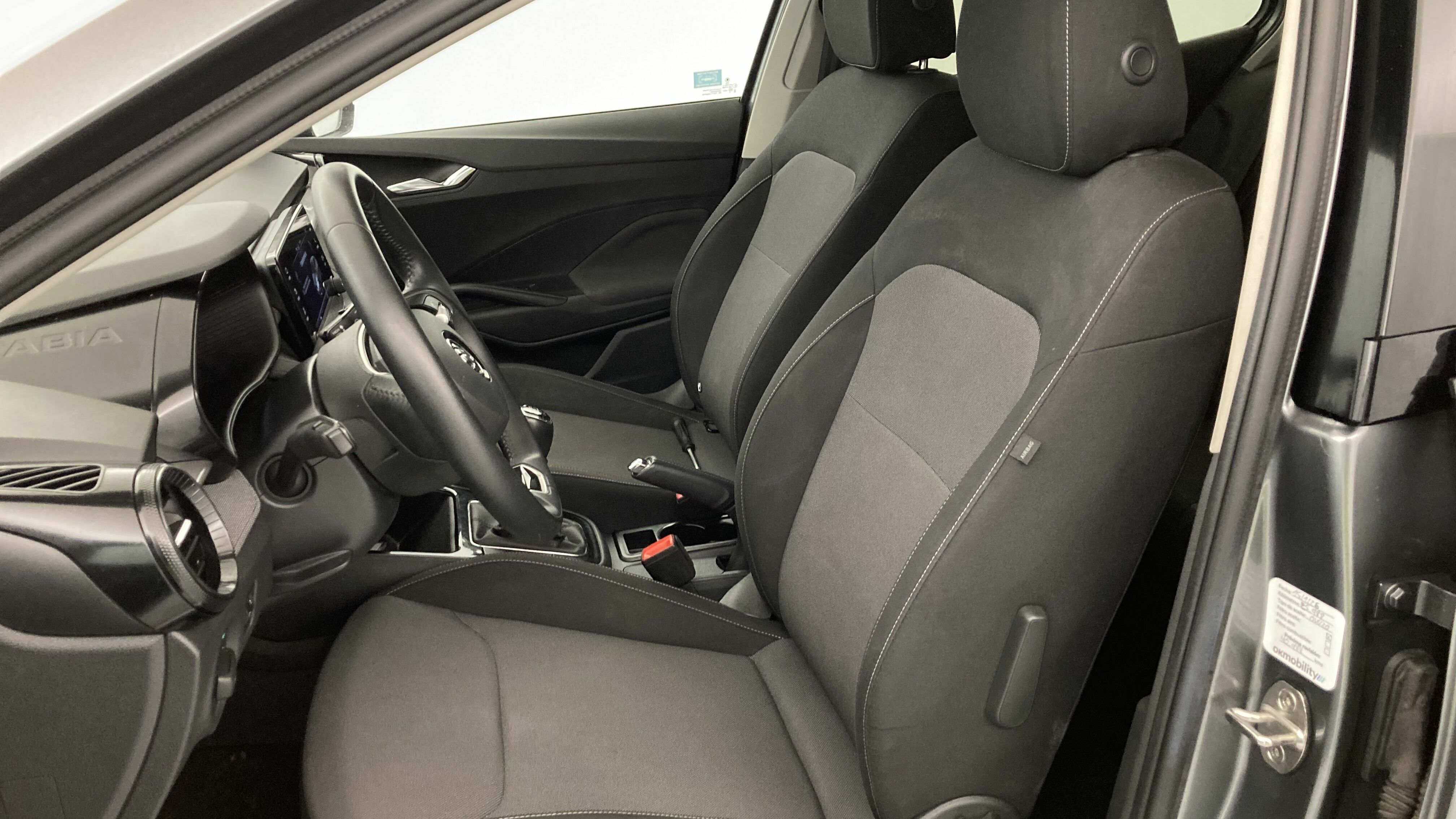 skoda fabia selection 1.0 MPI 80 2024 gris graphite 13