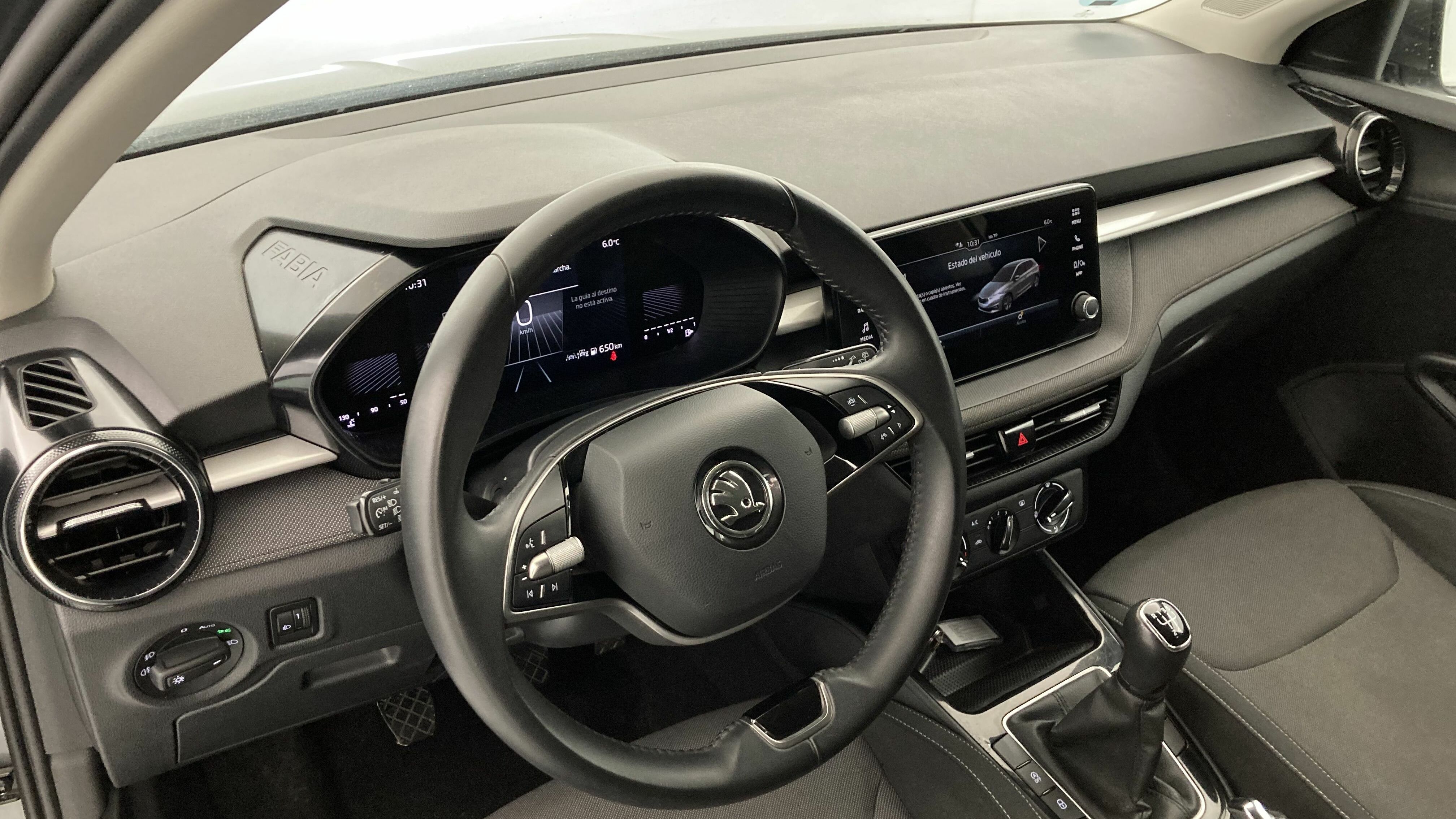 skoda fabia selection 1.0 MPI 80 2024 gris graphite 14