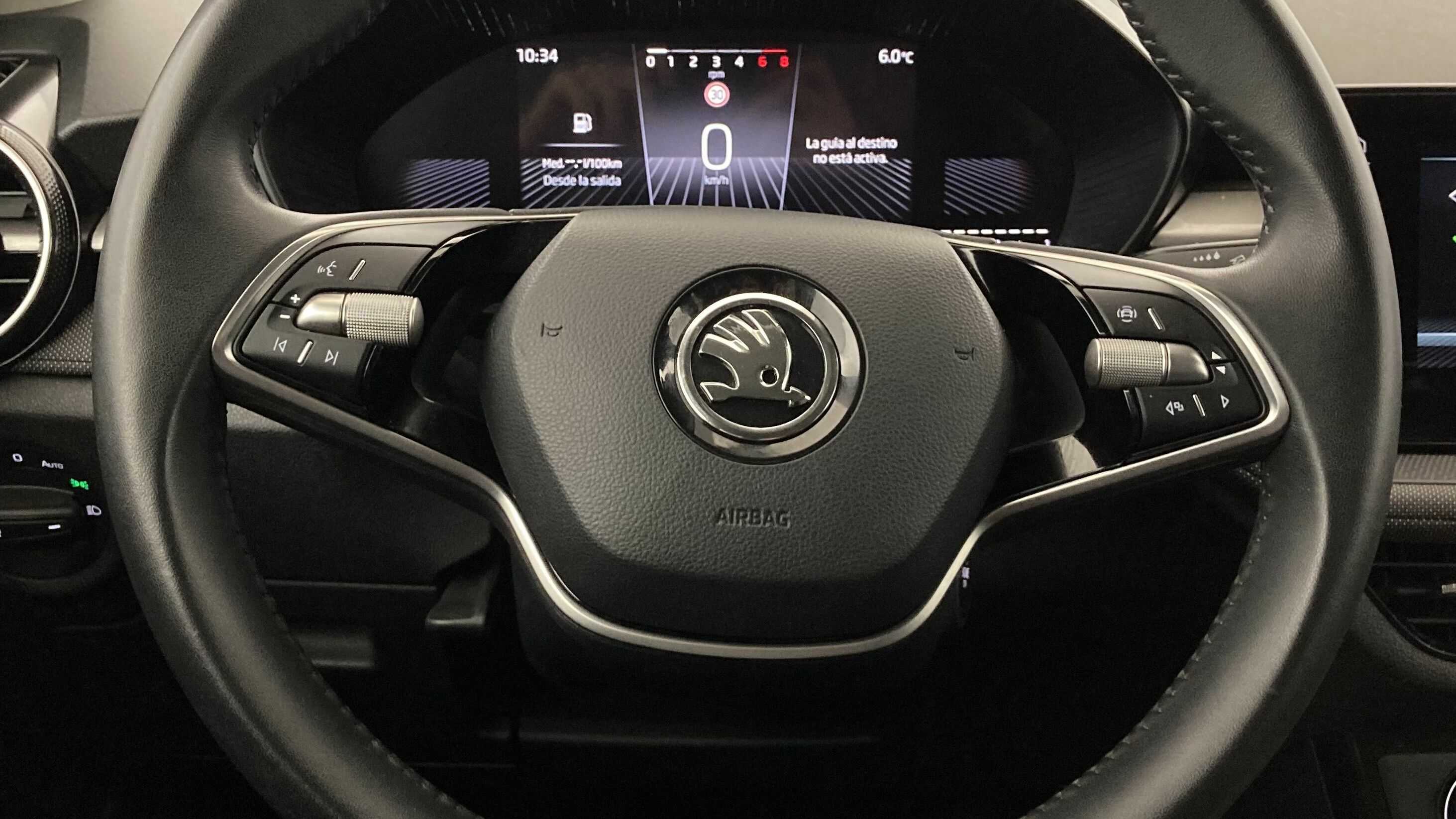 skoda fabia selection 1.0 MPI 80 2024 gris graphite 16