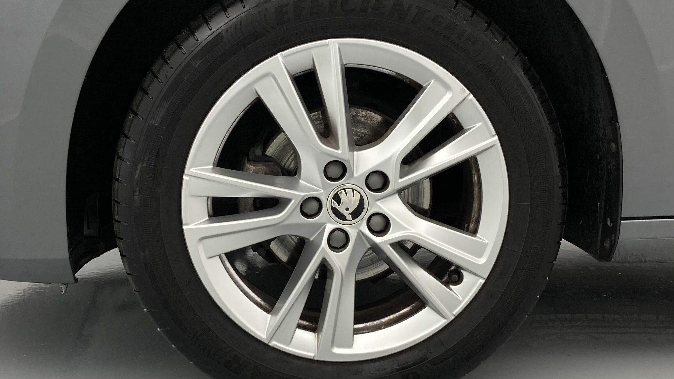 skoda fabia selection 1.0 MPI 80 2024 gris graphite 26