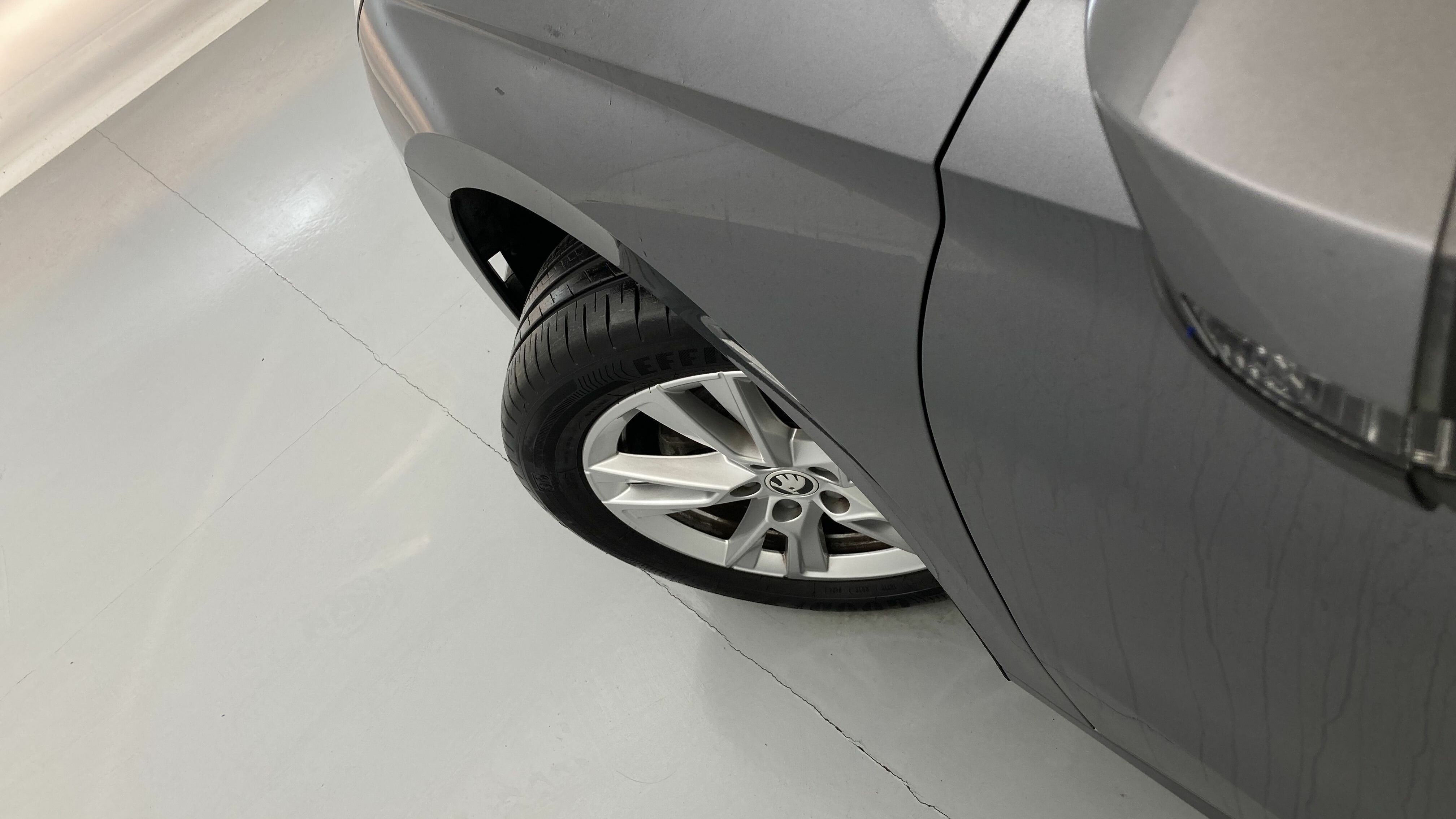 skoda fabia selection 1.0 MPI 80 2024 gris graphite 27