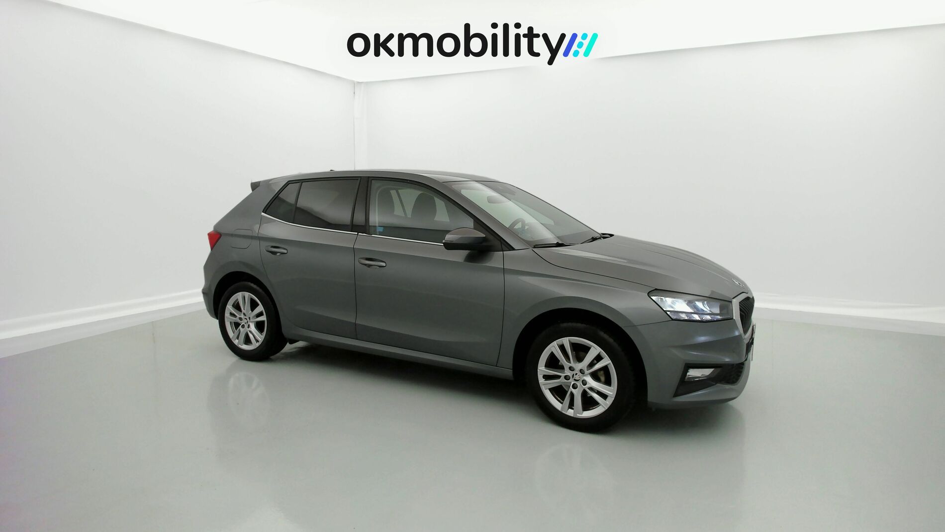 skoda fabia selection 1.0 MPI 80 2024 gris graphite 2