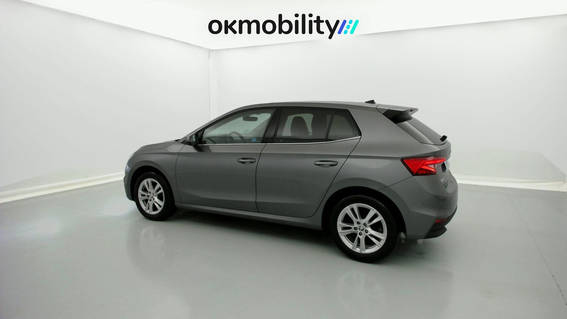 skoda fabia selection 1.0 MPI 80 2024 gris graphite 7