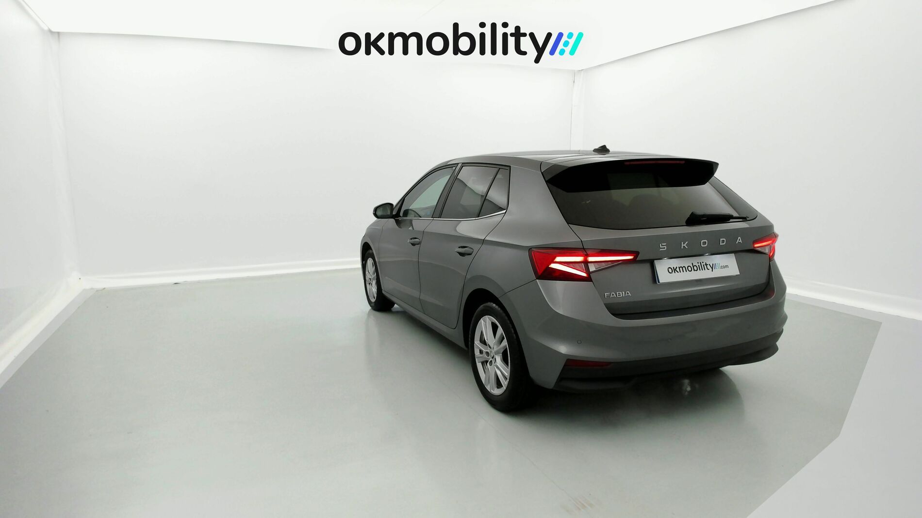 skoda fabia selection 1.0 MPI 80 2024 gris graphite 8