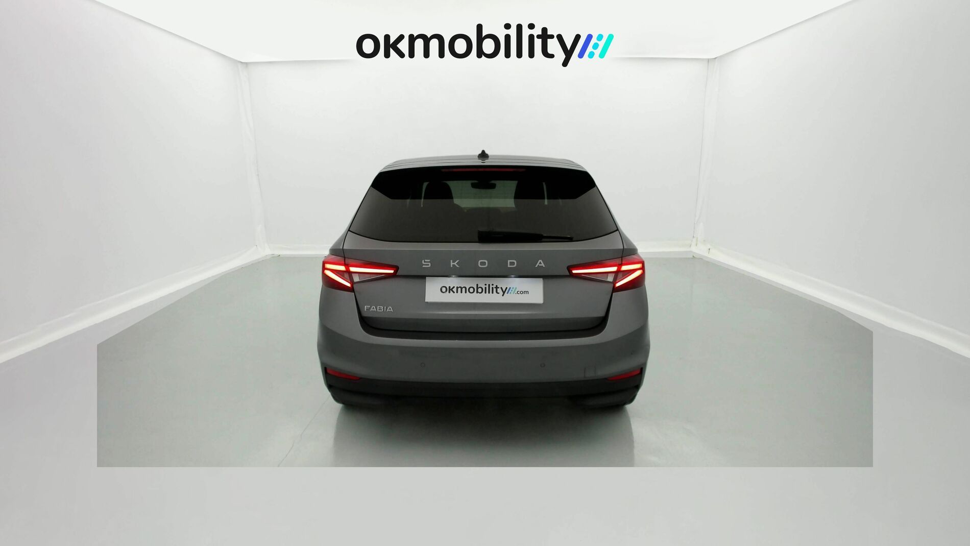 skoda fabia selection 1.0 MPI 80 2024 gris graphite 9