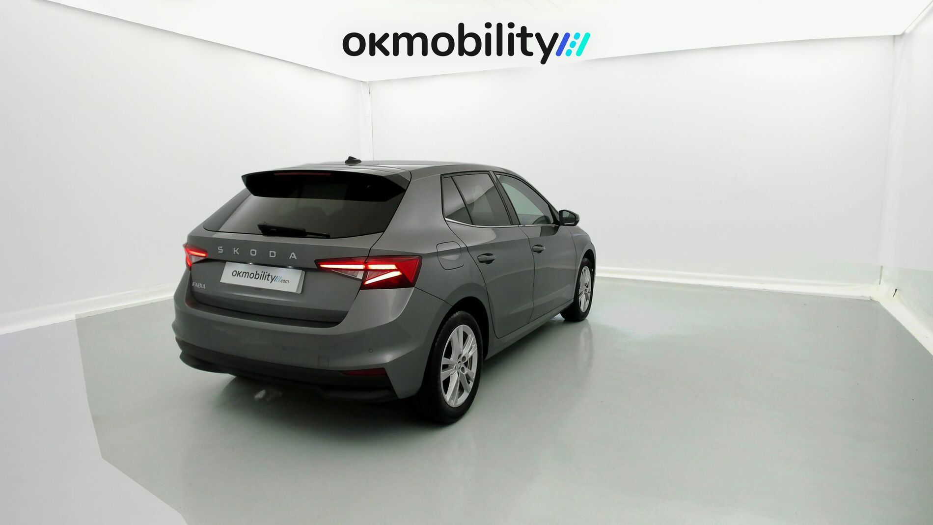 skoda fabia selection 1.0 MPI 80 2024 gris graphite 10