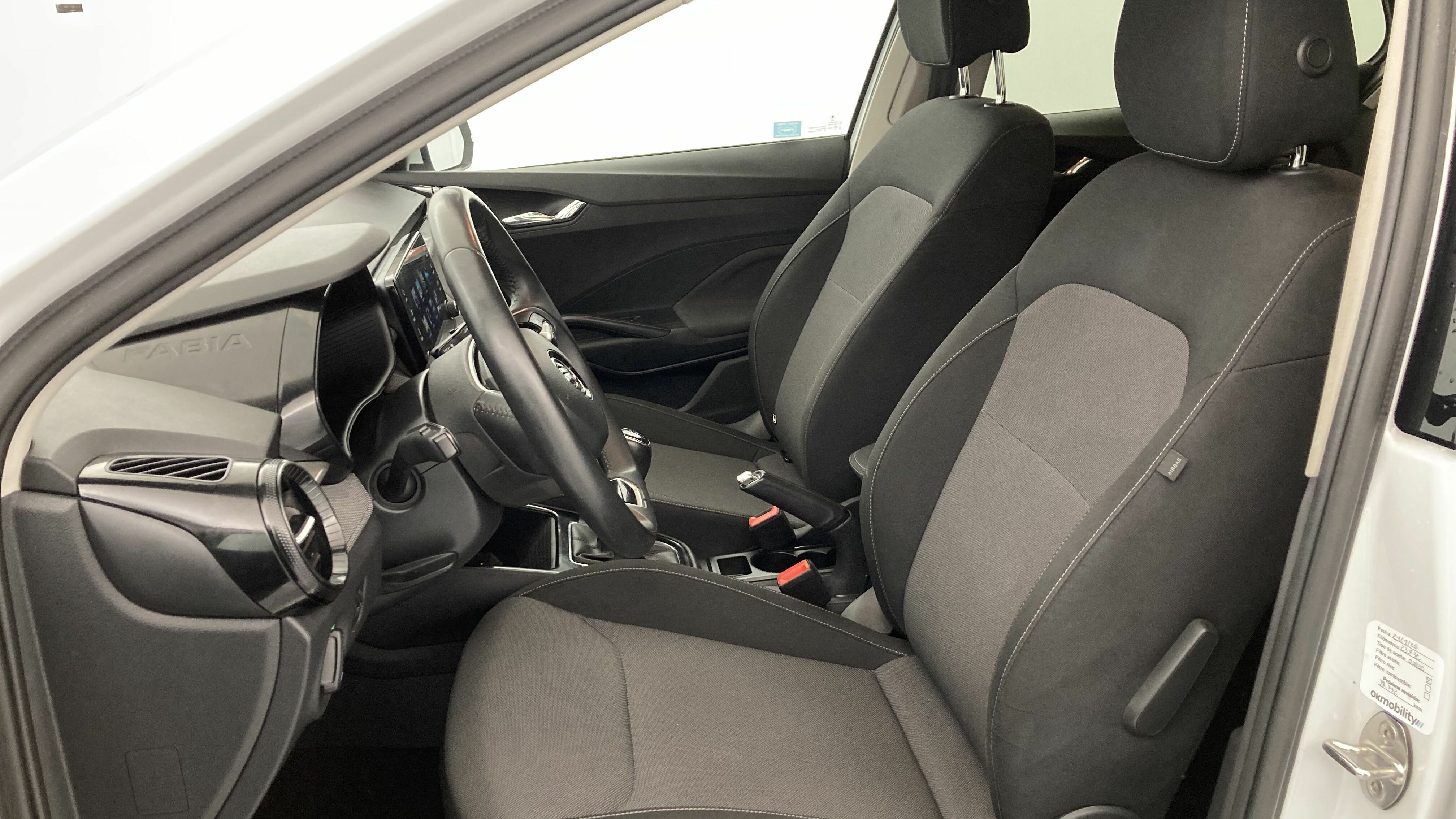 skoda fabia selection 1.0 MPI 80 2024 blanco glaciar 13