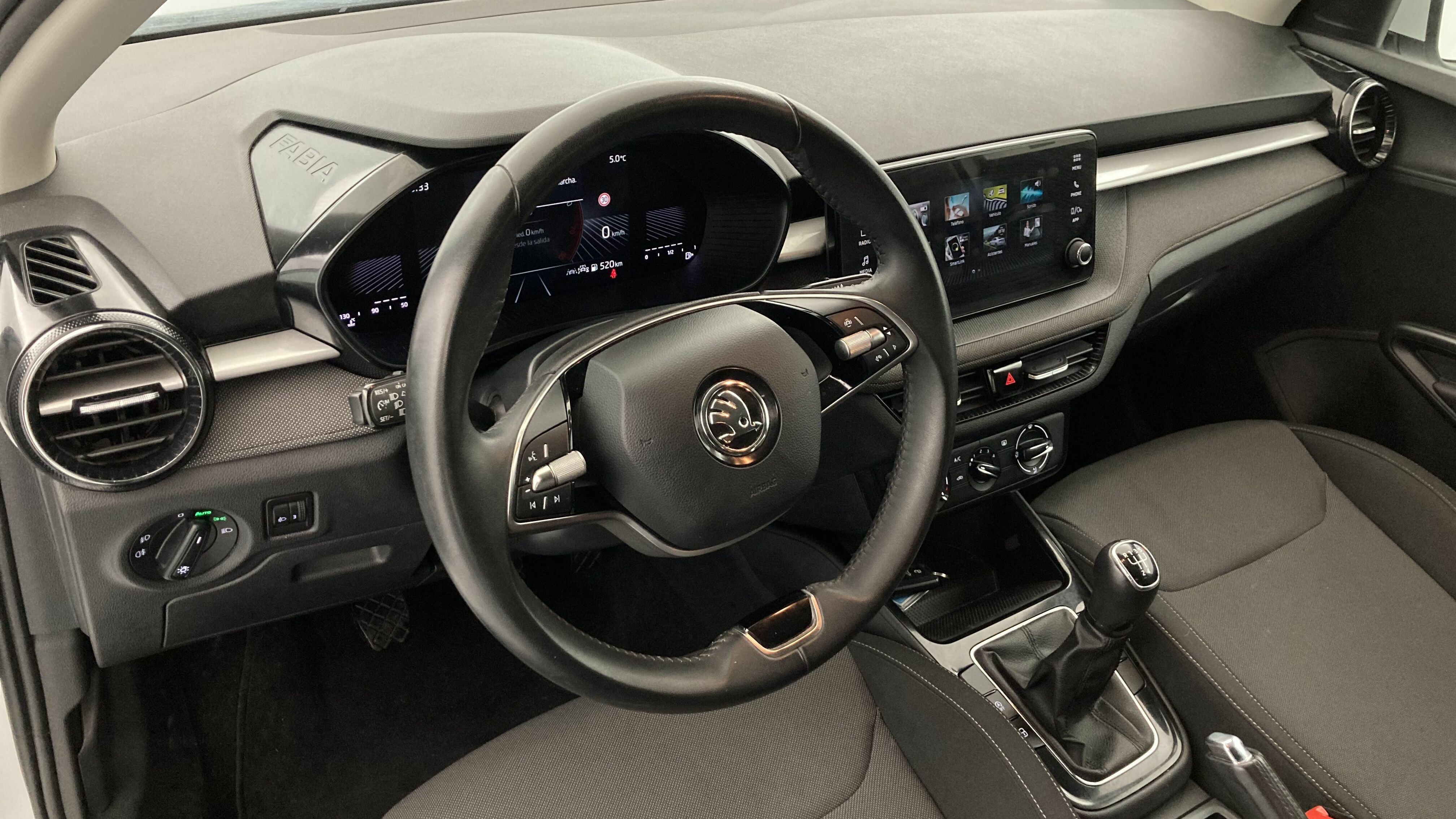 skoda fabia selection 1.0 MPI 80 2024 blanco glaciar 14