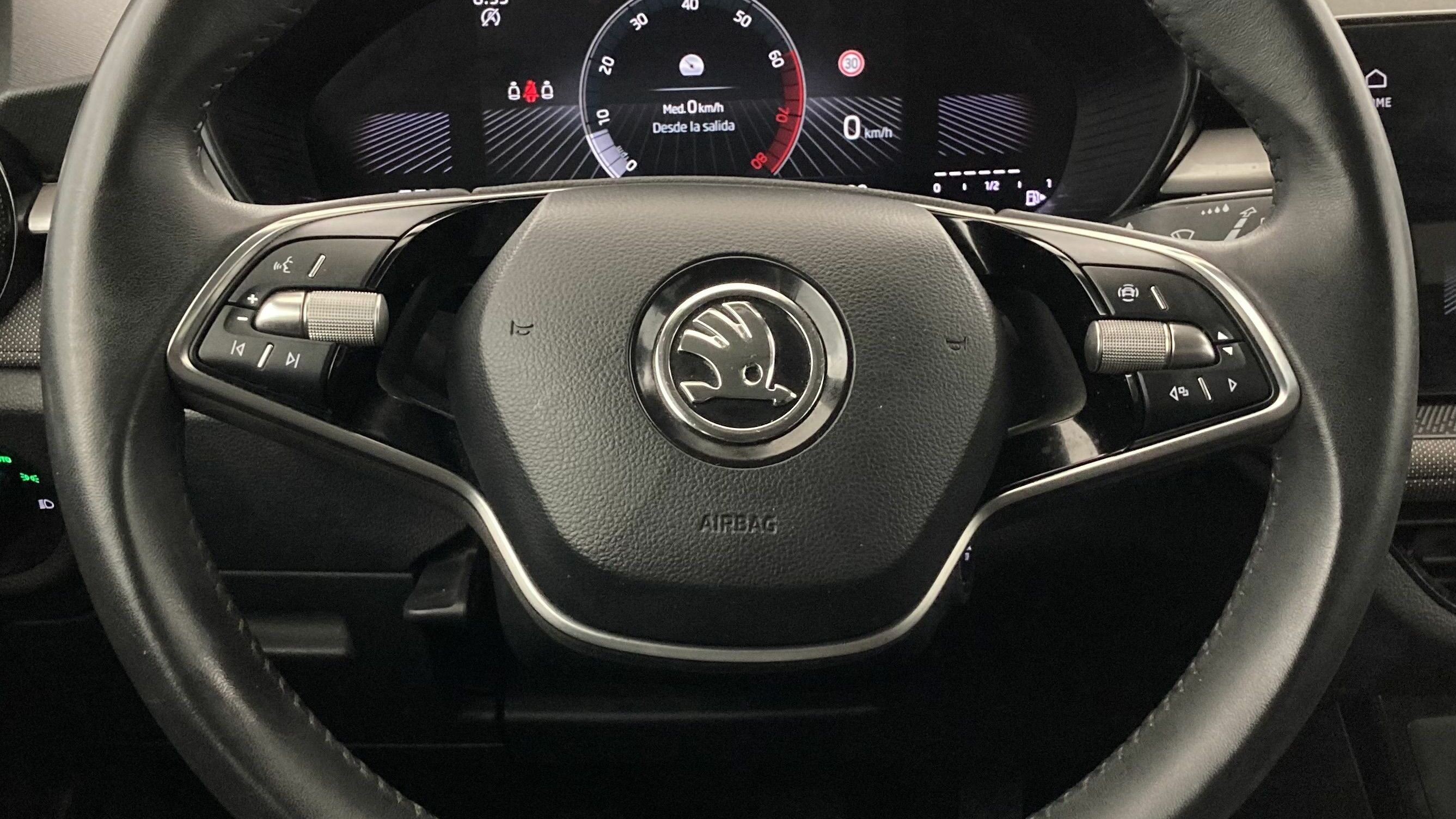 skoda fabia selection 1.0 MPI 80 2024 blanco glaciar 16