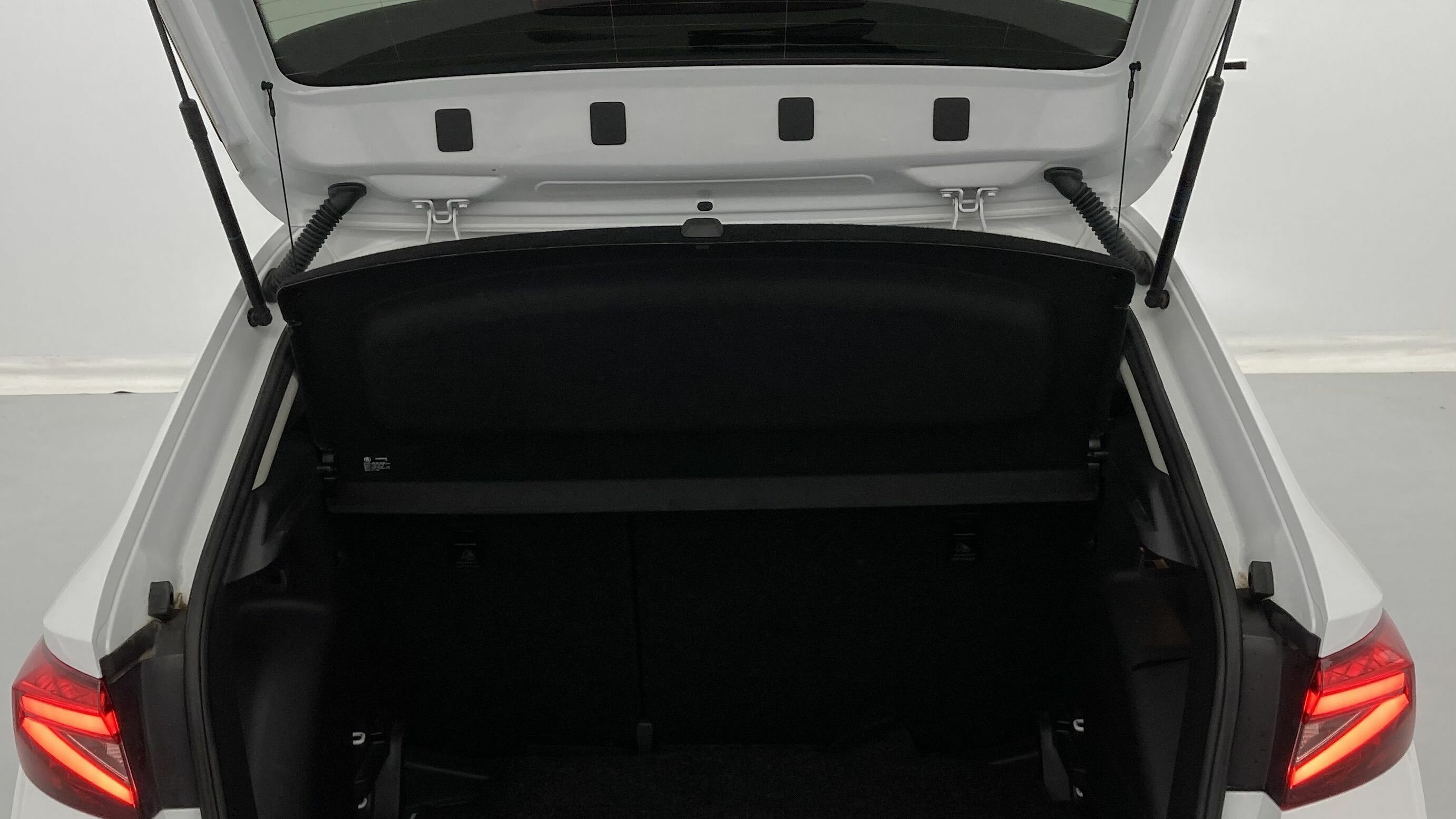 skoda fabia selection 1.0 MPI 80 2024 blanco glaciar 23