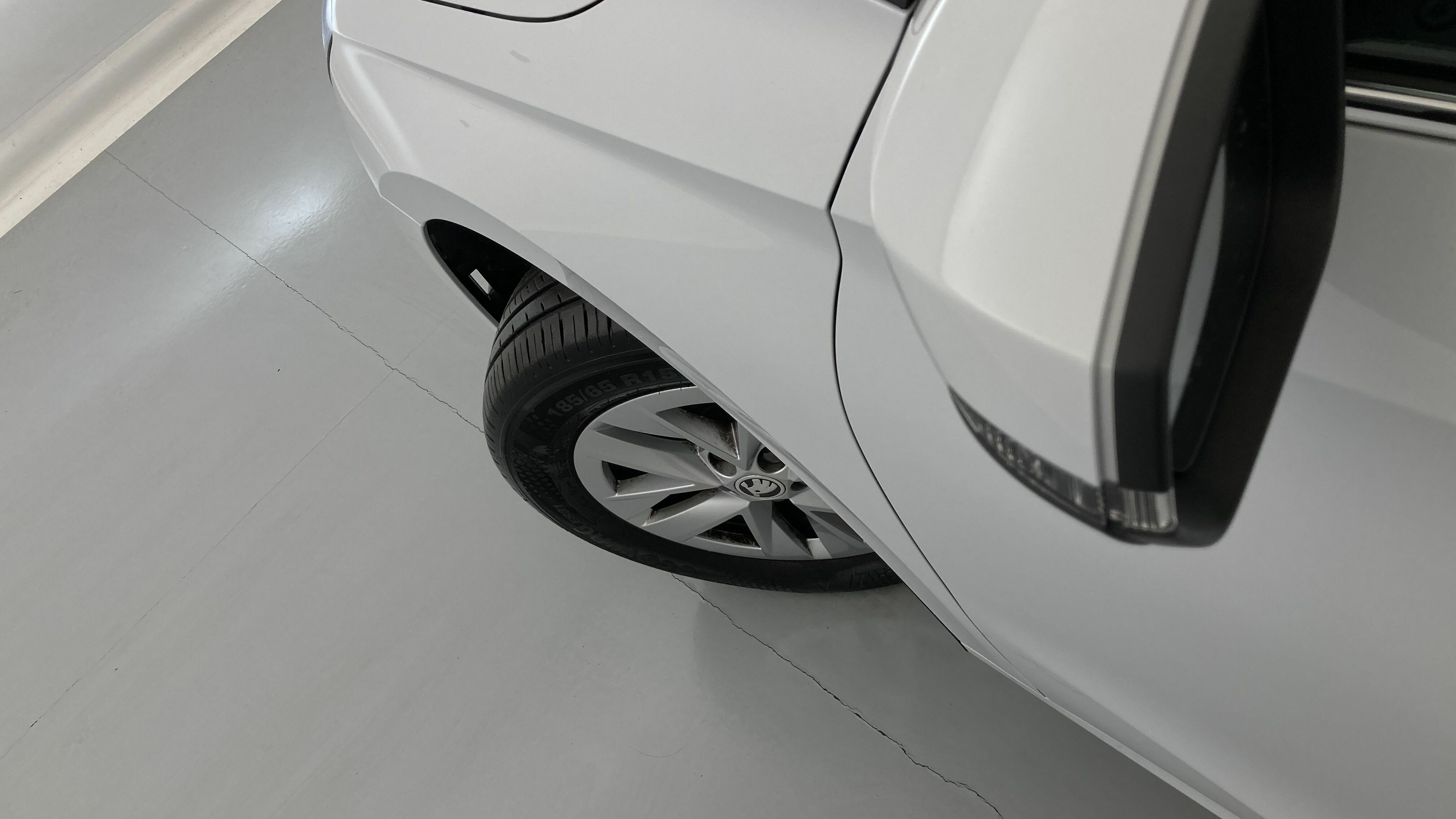 skoda fabia selection 1.0 MPI 80 2024 blanco glaciar 27