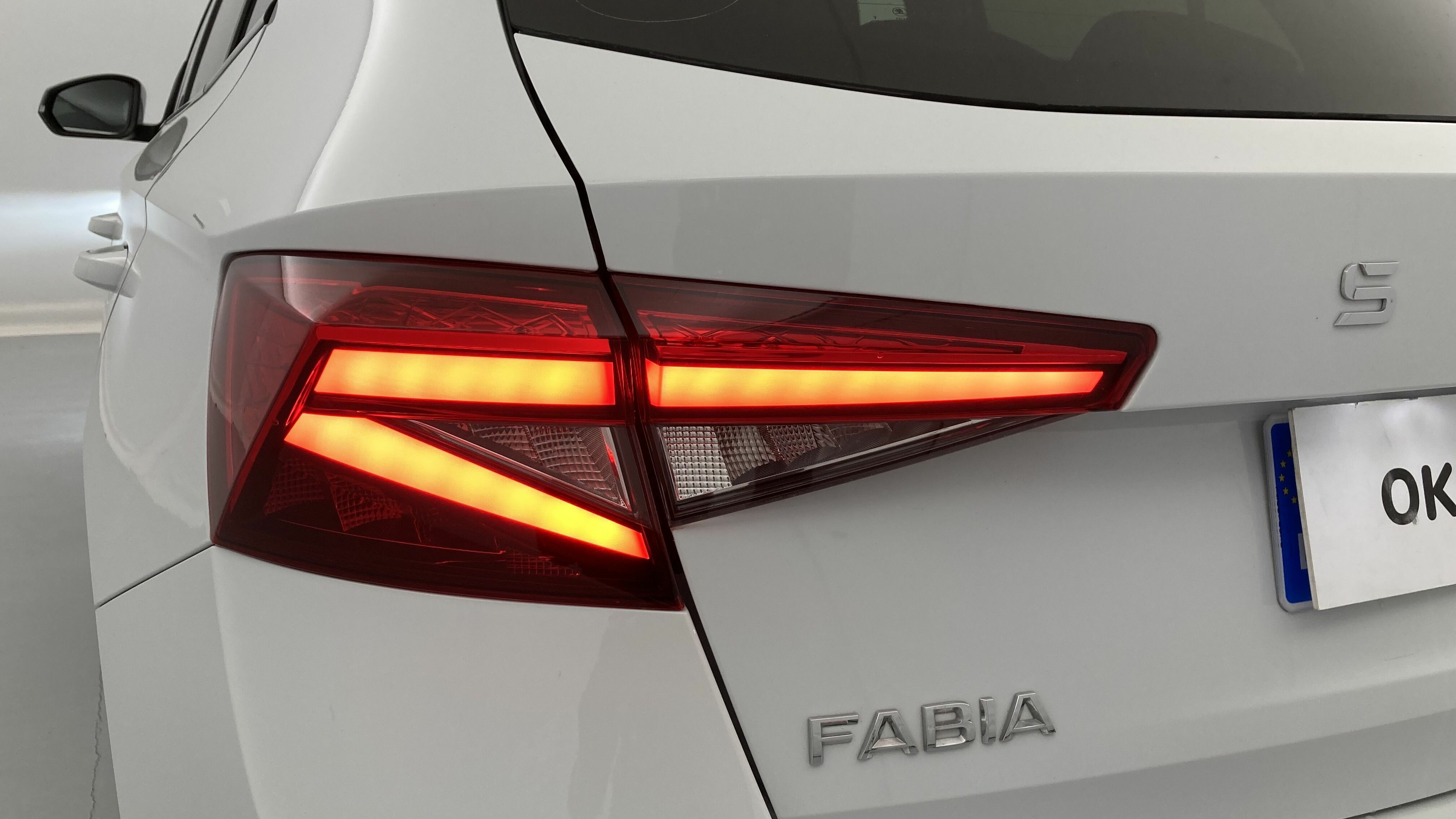 skoda fabia selection 1.0 MPI 80 2024 blanco glaciar 29