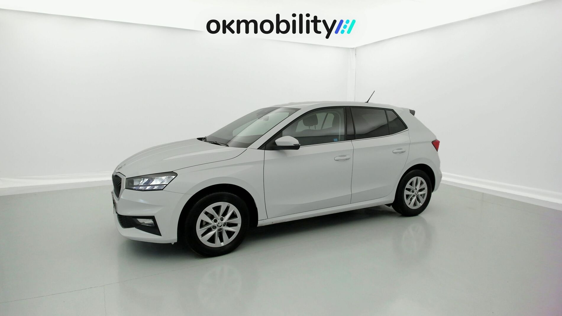 skoda fabia selection 1.0 MPI 80 2024 blanco glaciar 4