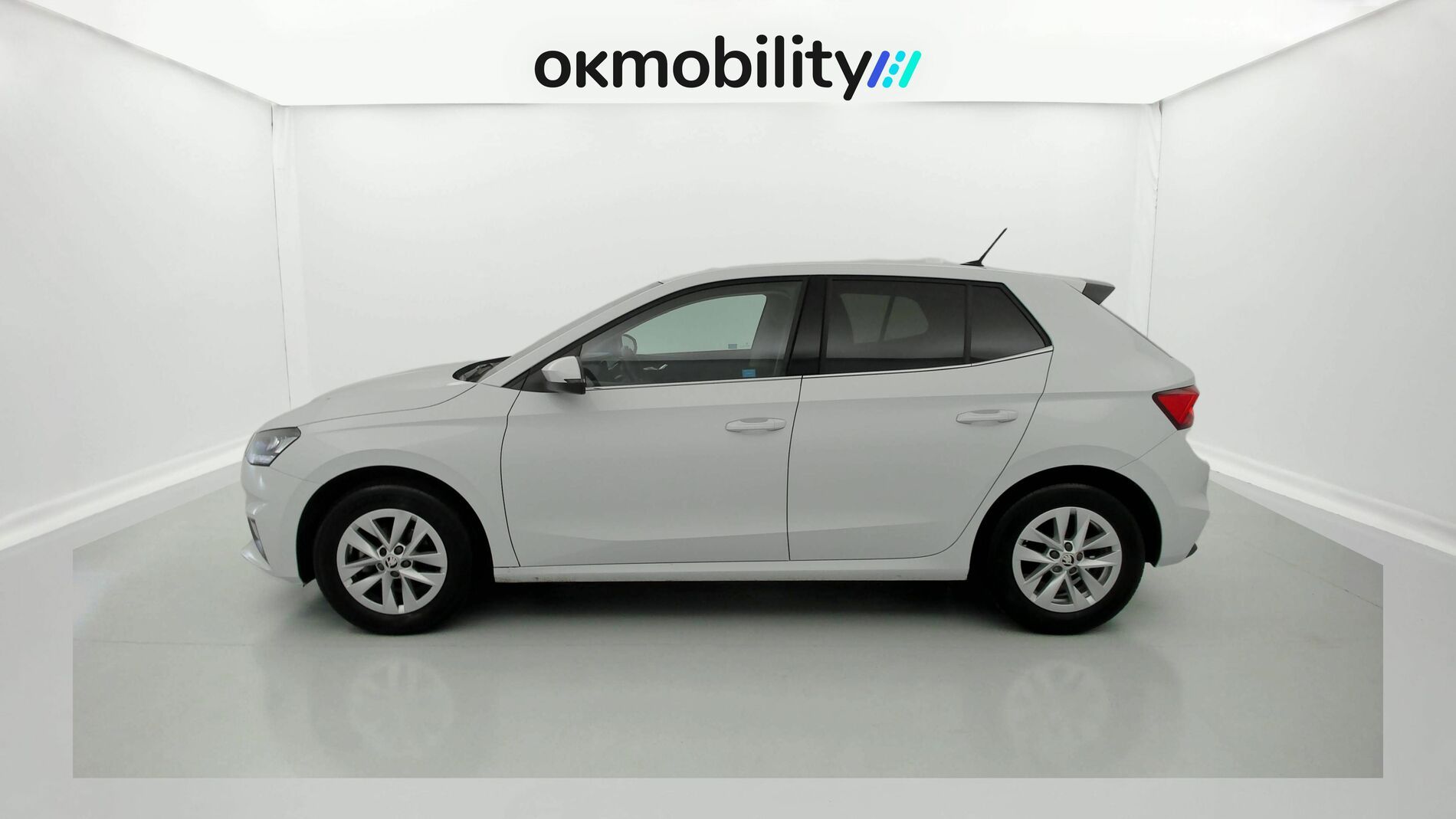 skoda fabia selection 1.0 MPI 80 2024 blanco glaciar 5