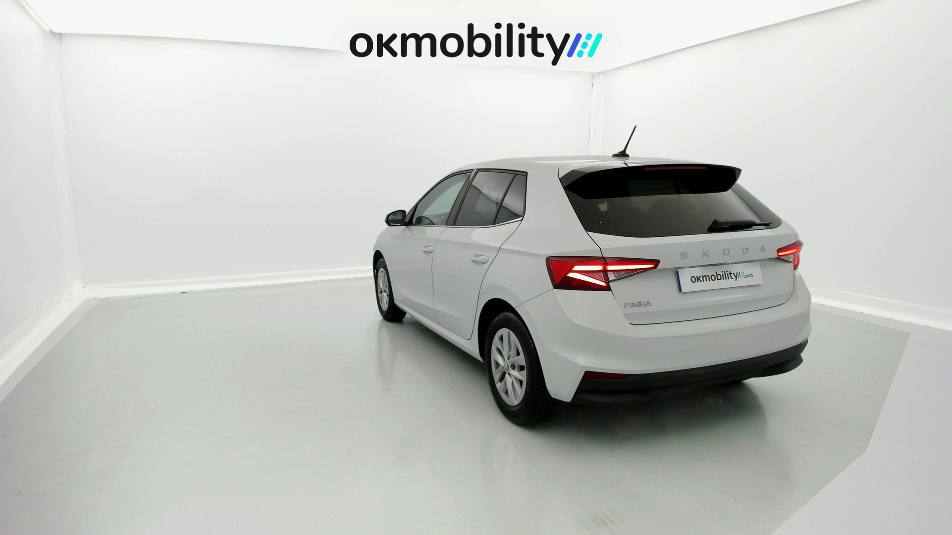 skoda fabia selection 1.0 MPI 80 2024 blanco glaciar 8