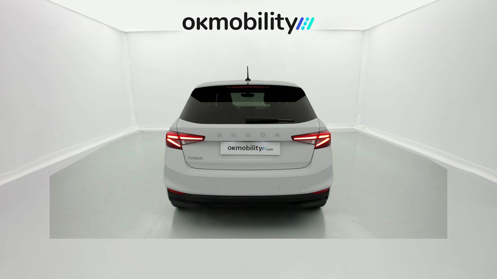 skoda fabia selection 1.0 MPI 80 2024 blanco glaciar 9