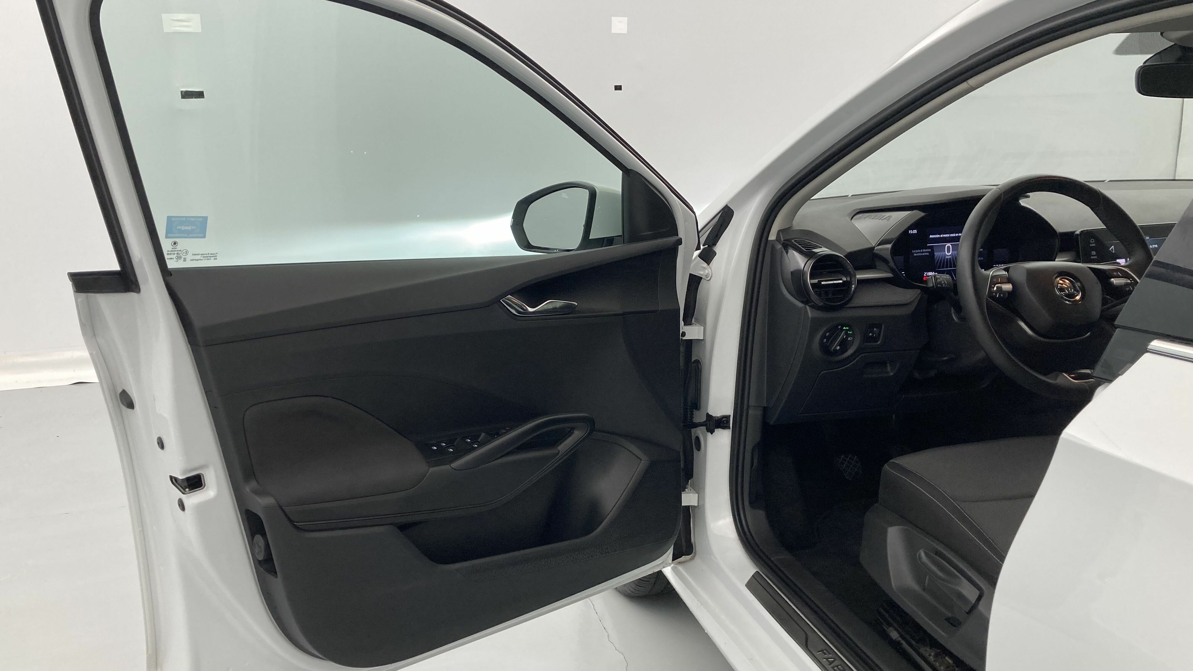 skoda fabia selection 1.0 MPI 80 2024 blanco glaciar 13