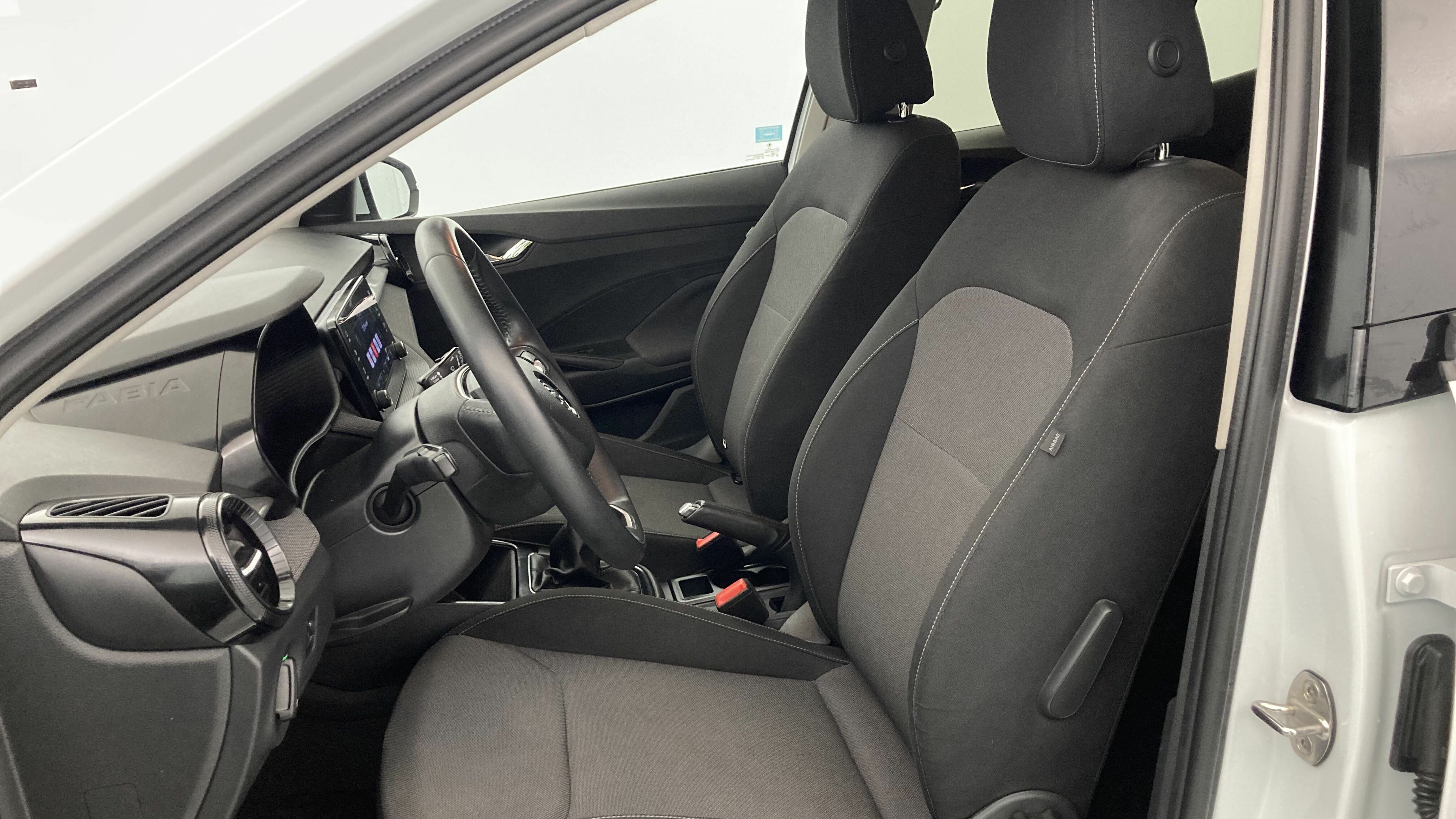 skoda fabia selection 1.0 MPI 80 2024 blanco glaciar 14