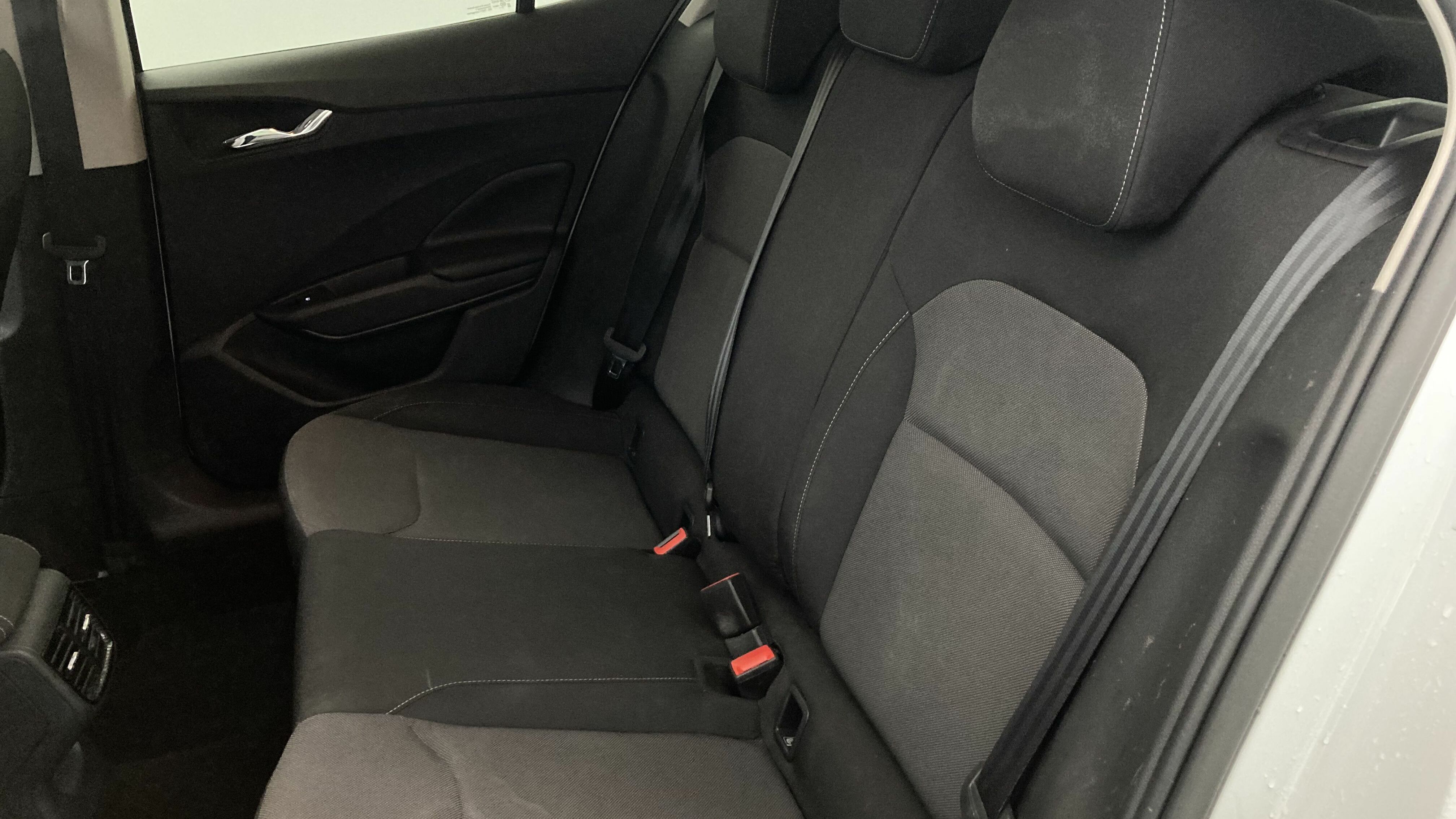 skoda fabia selection 1.0 MPI 80 2024 blanco glaciar 21