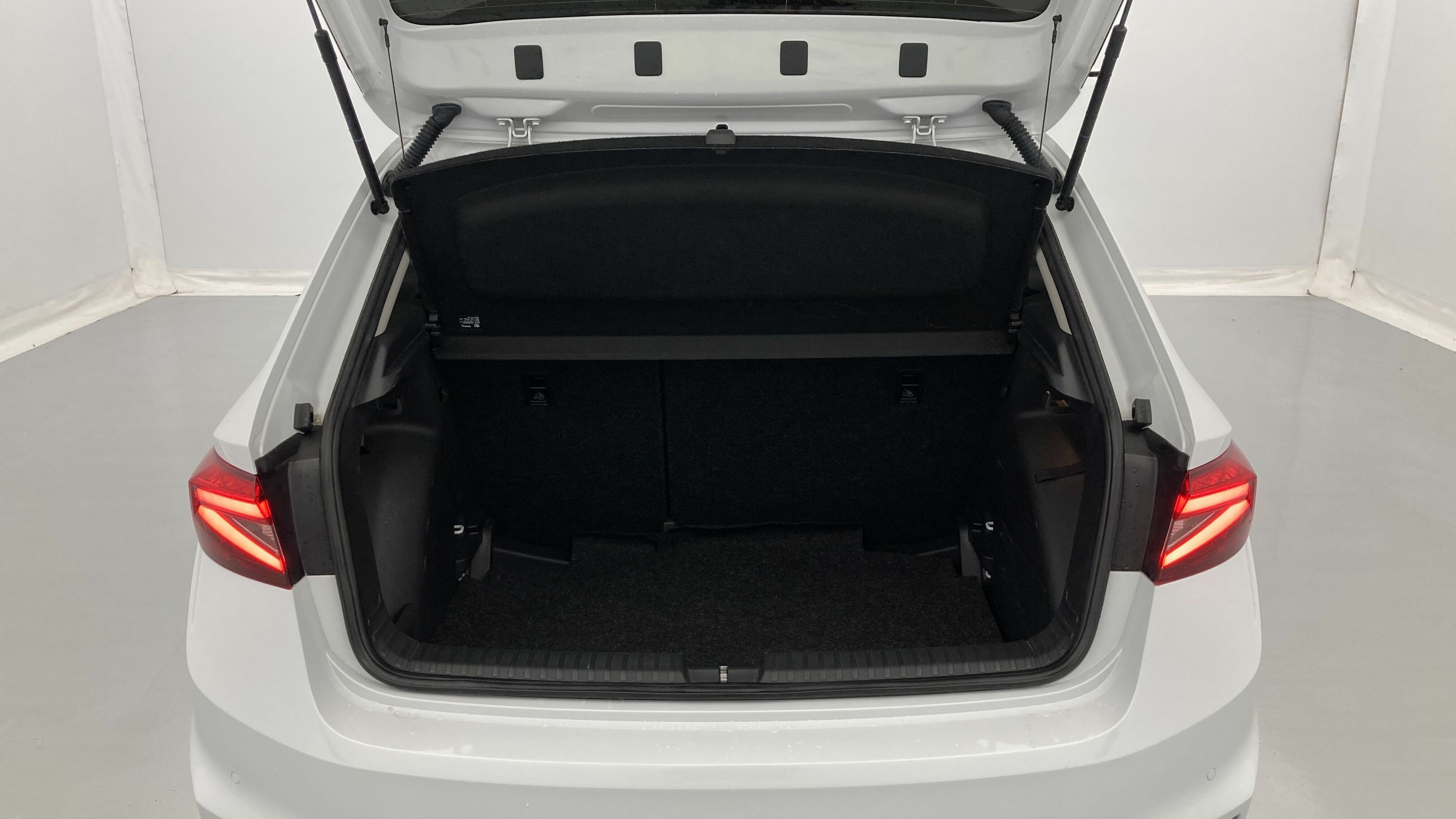 skoda fabia selection 1.0 MPI 80 2024 blanco glaciar 24