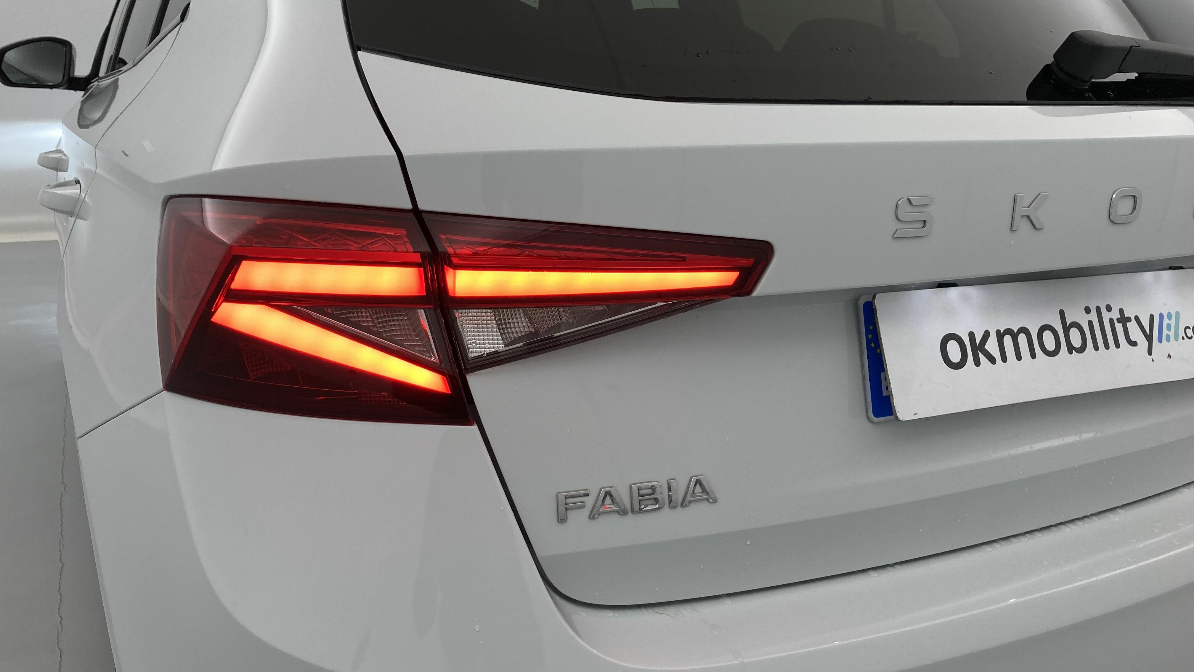 skoda fabia selection 1.0 MPI 80 2024 blanco glaciar 30