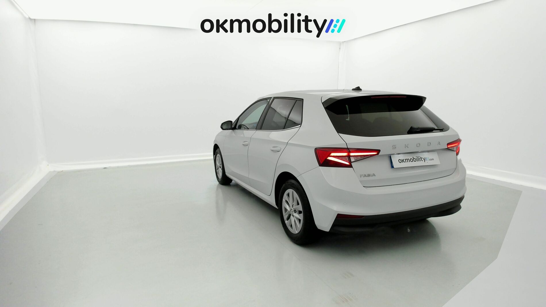 skoda fabia selection 1.0 MPI 80 2024 blanco glaciar 9