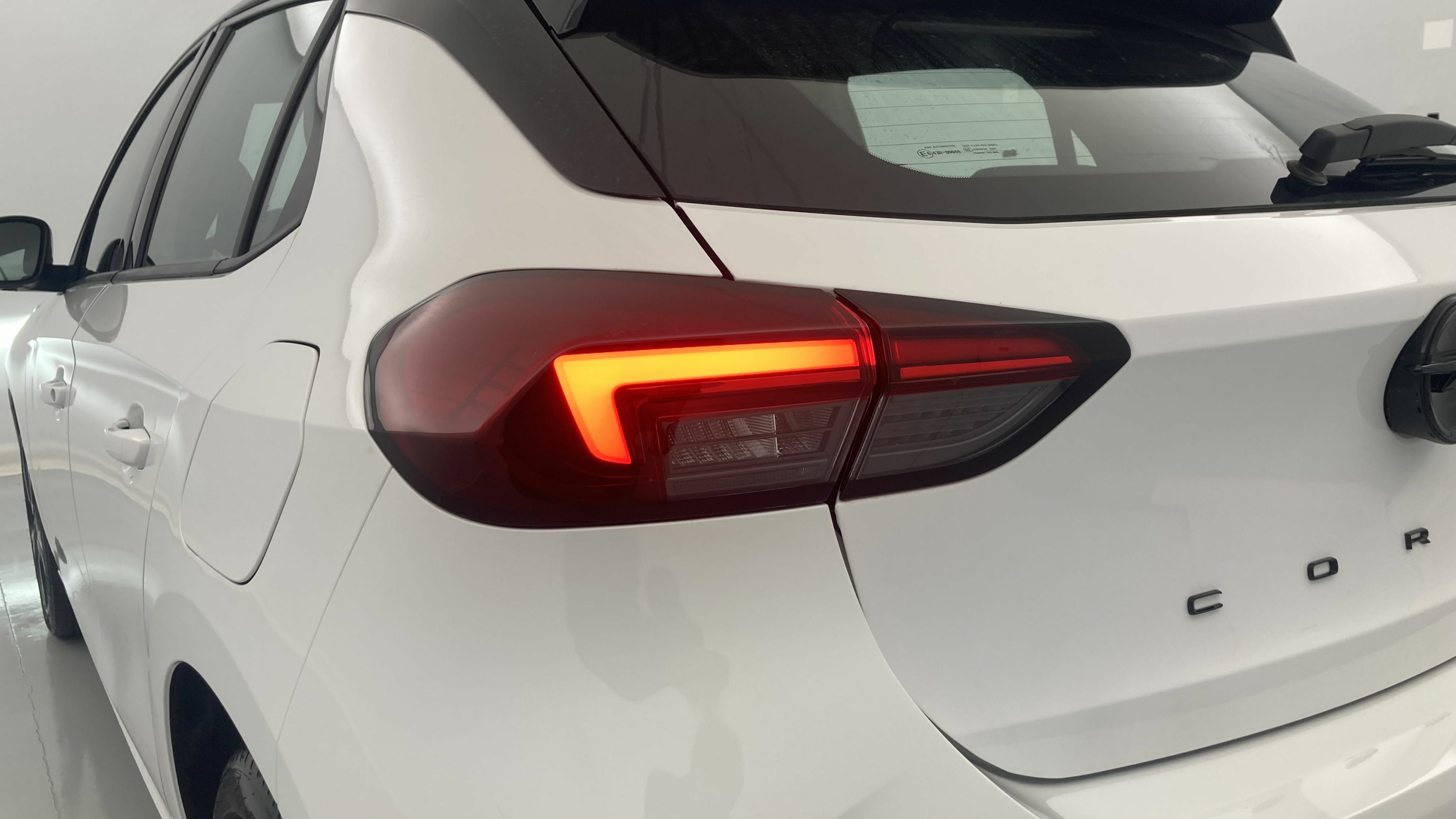 opel corsa gs 1.2T 100 2024 arktis white 29