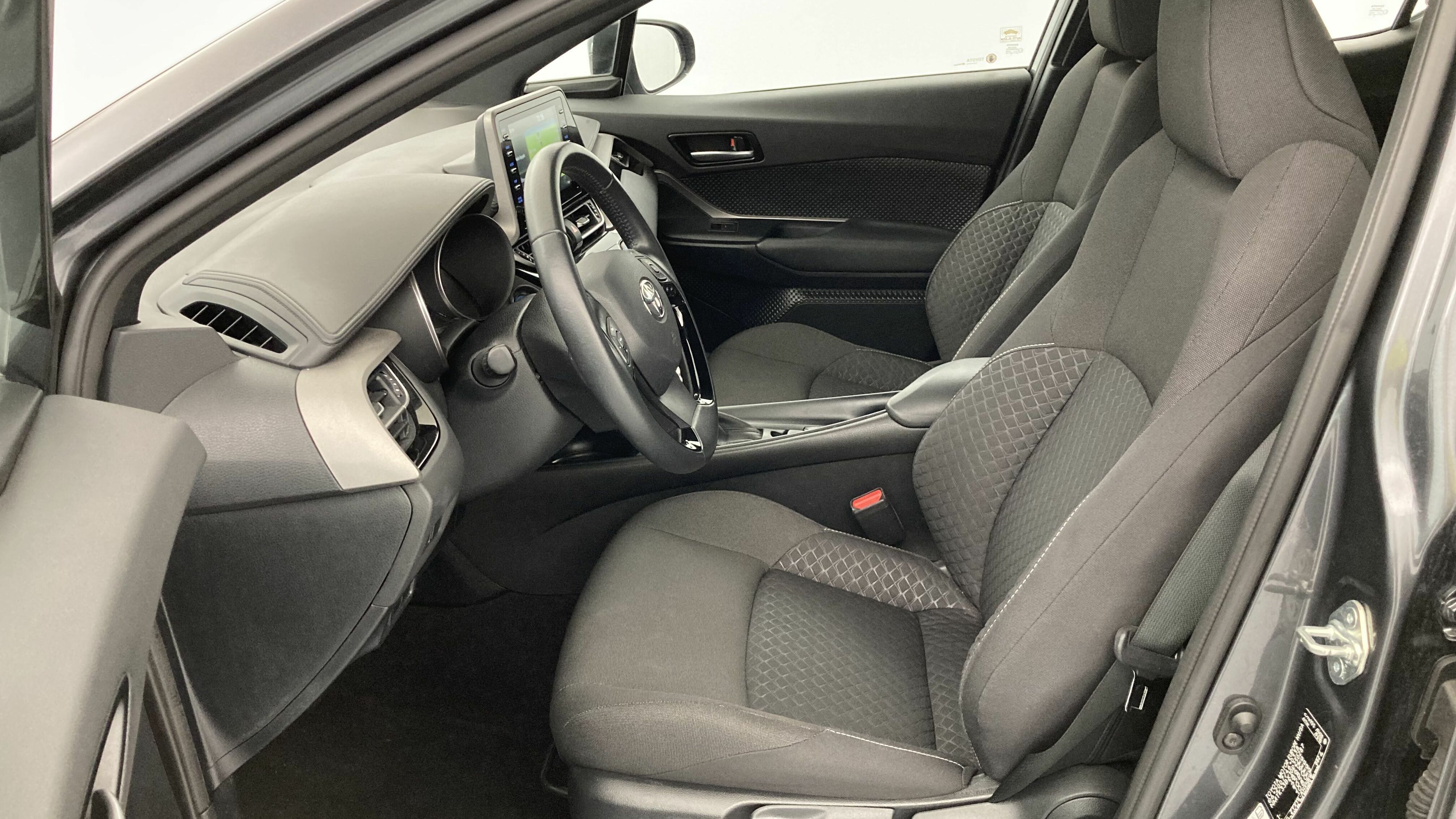 toyota c-hr business edition 1.8 E-CVT 125H 2023 shimmering silver 14