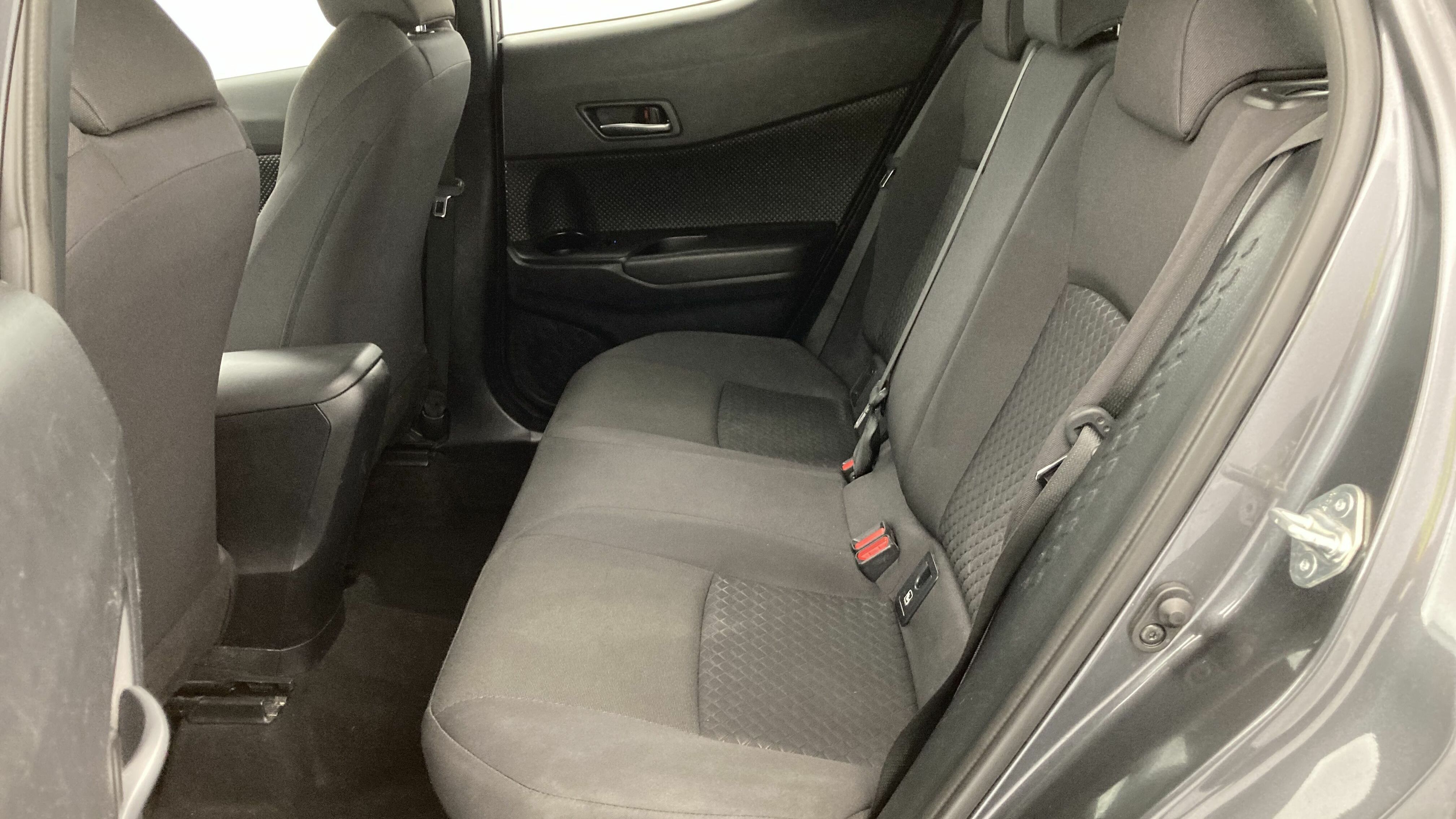 toyota c-hr business edition 1.8 E-CVT 125H 2023 shimmering silver 21