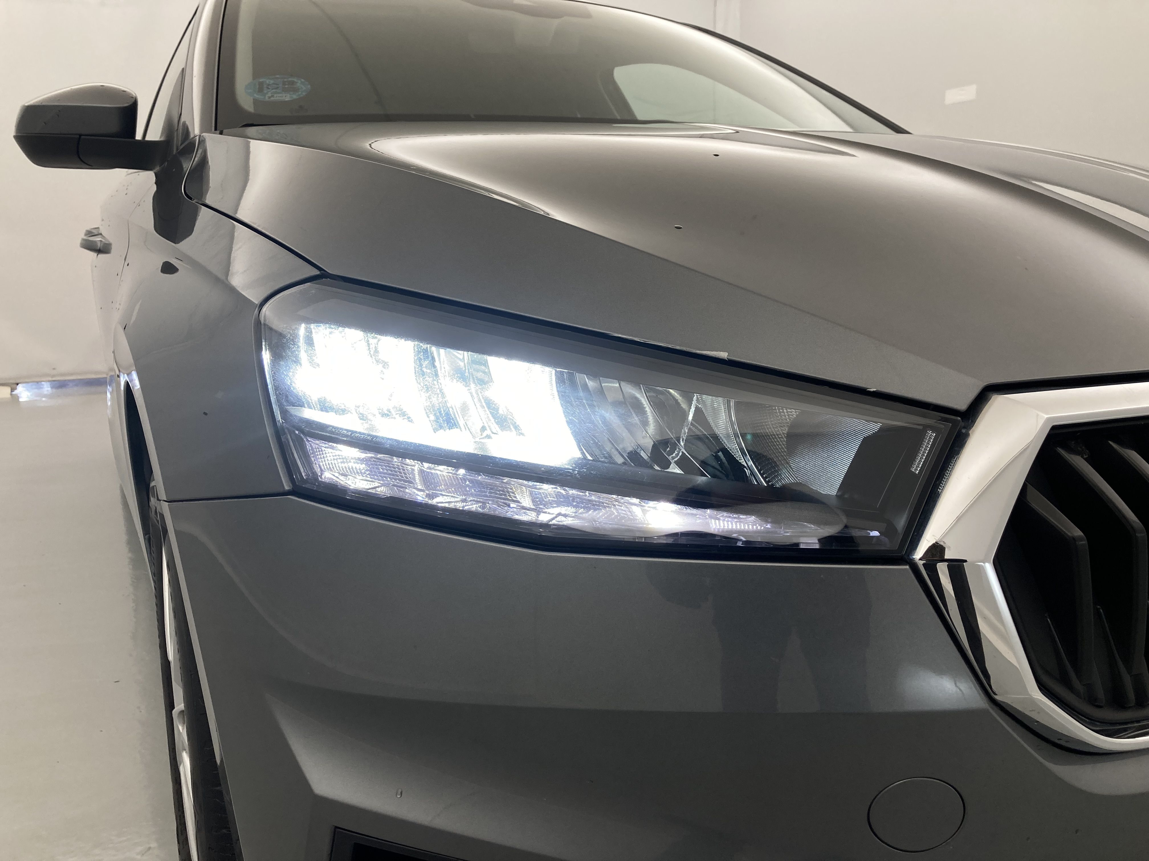 skoda fabia selection 1.0 MPI 80 2024 gris graphite 14