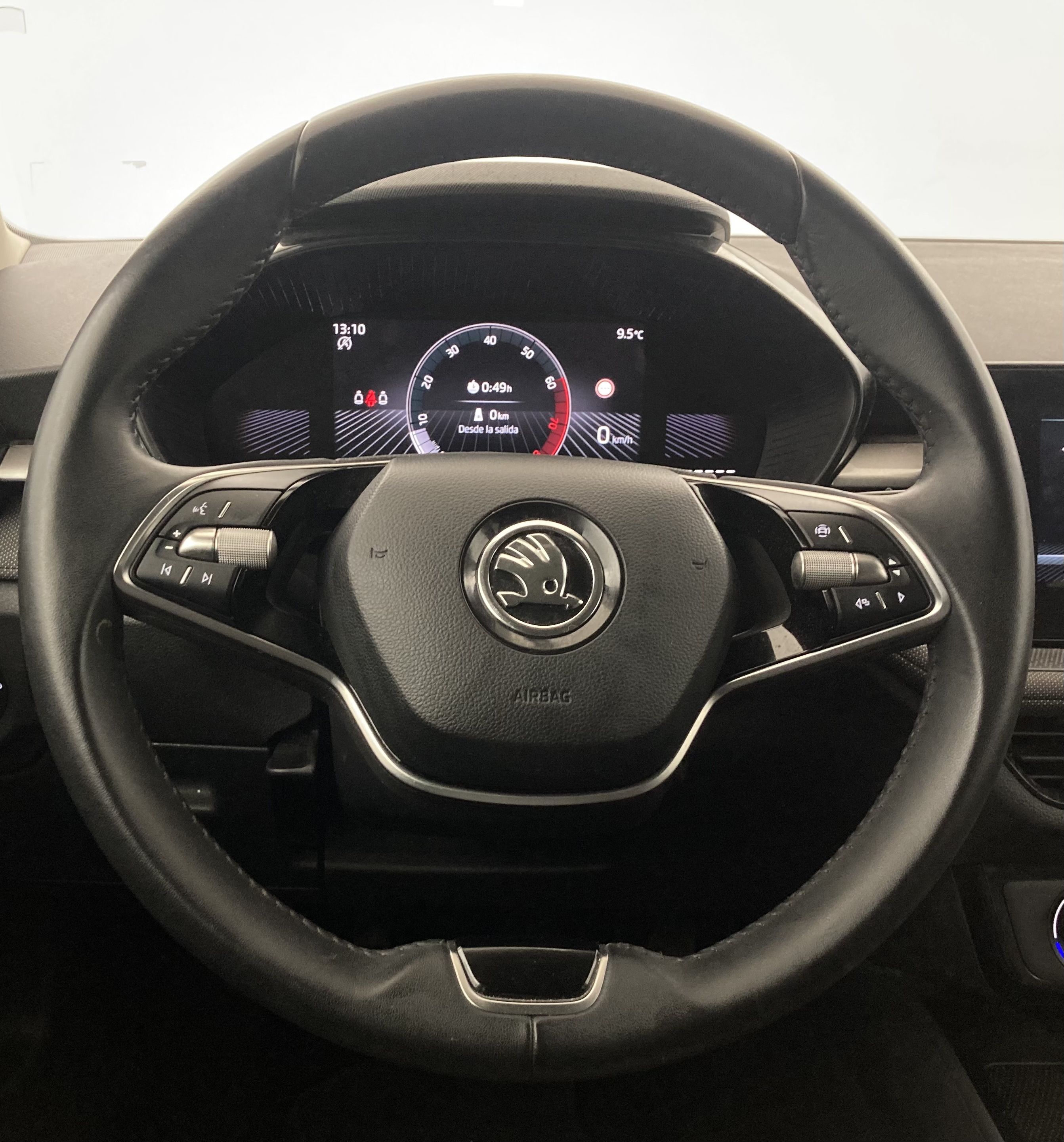 skoda fabia selection 1.0 MPI 80 2024 gris graphite 20