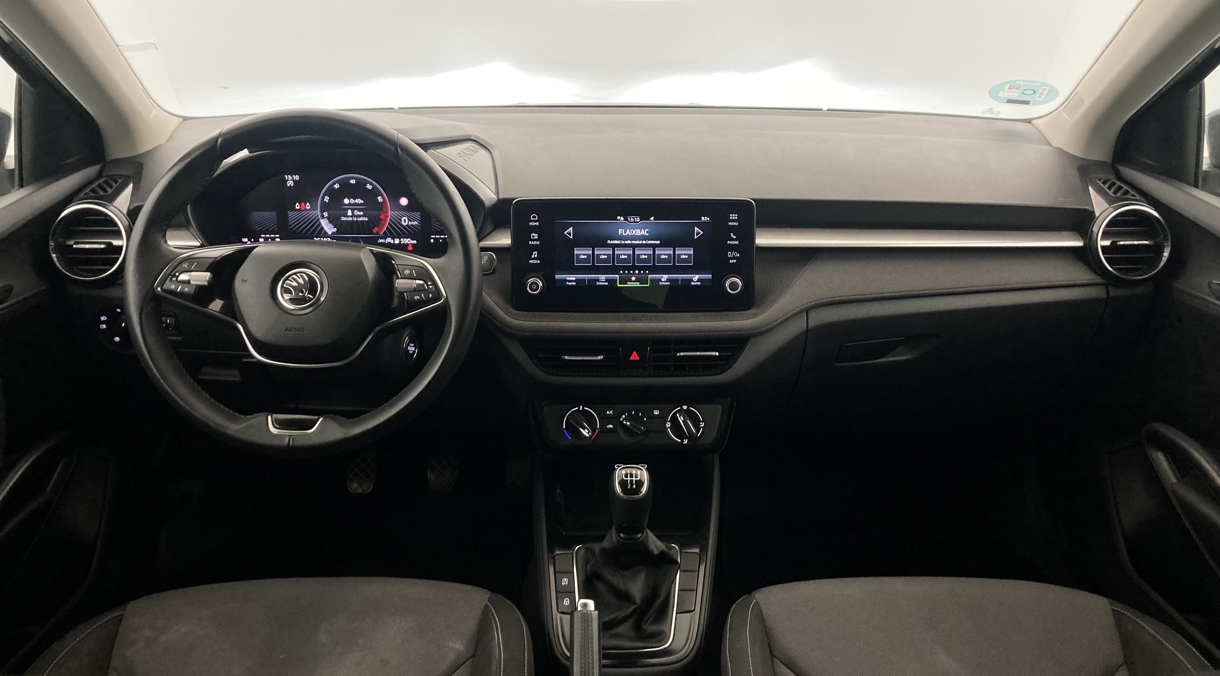 skoda fabia selection 1.0 MPI 80 2024 gris graphite 29