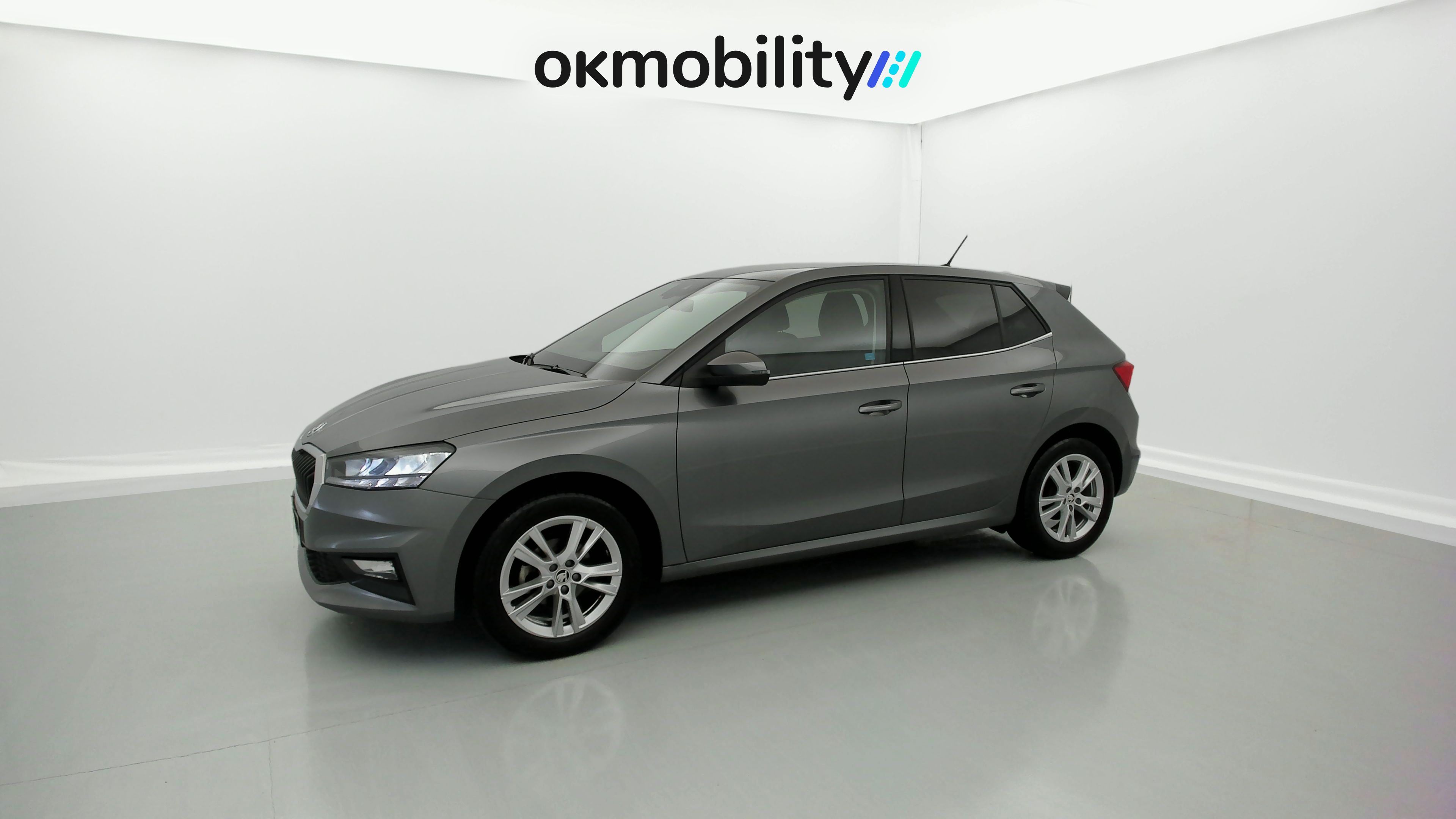 skoda fabia selection 1.0 MPI 80 2024 gris graphite 5