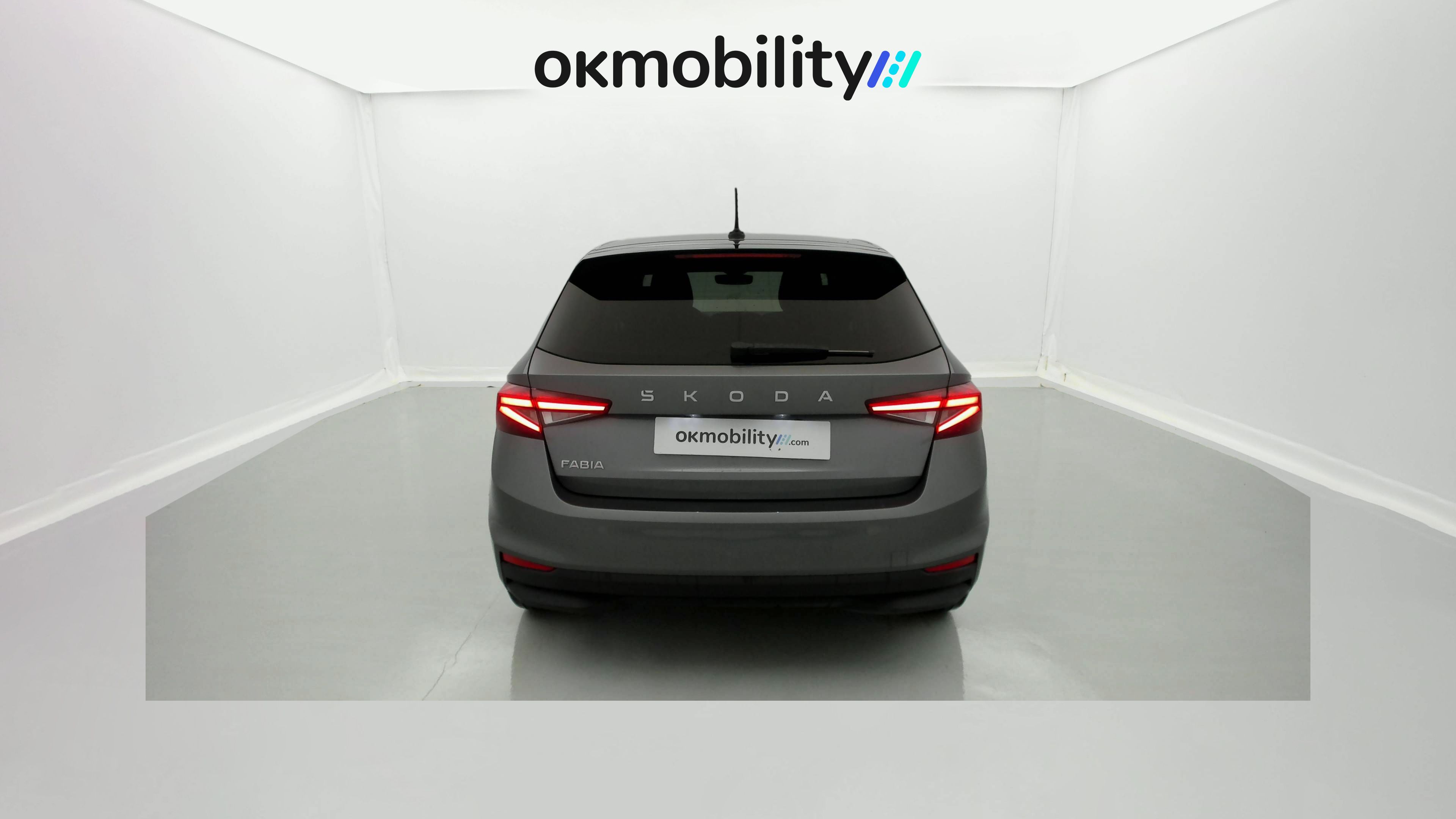 skoda fabia selection 1.0 MPI 80 2024 gris graphite 10