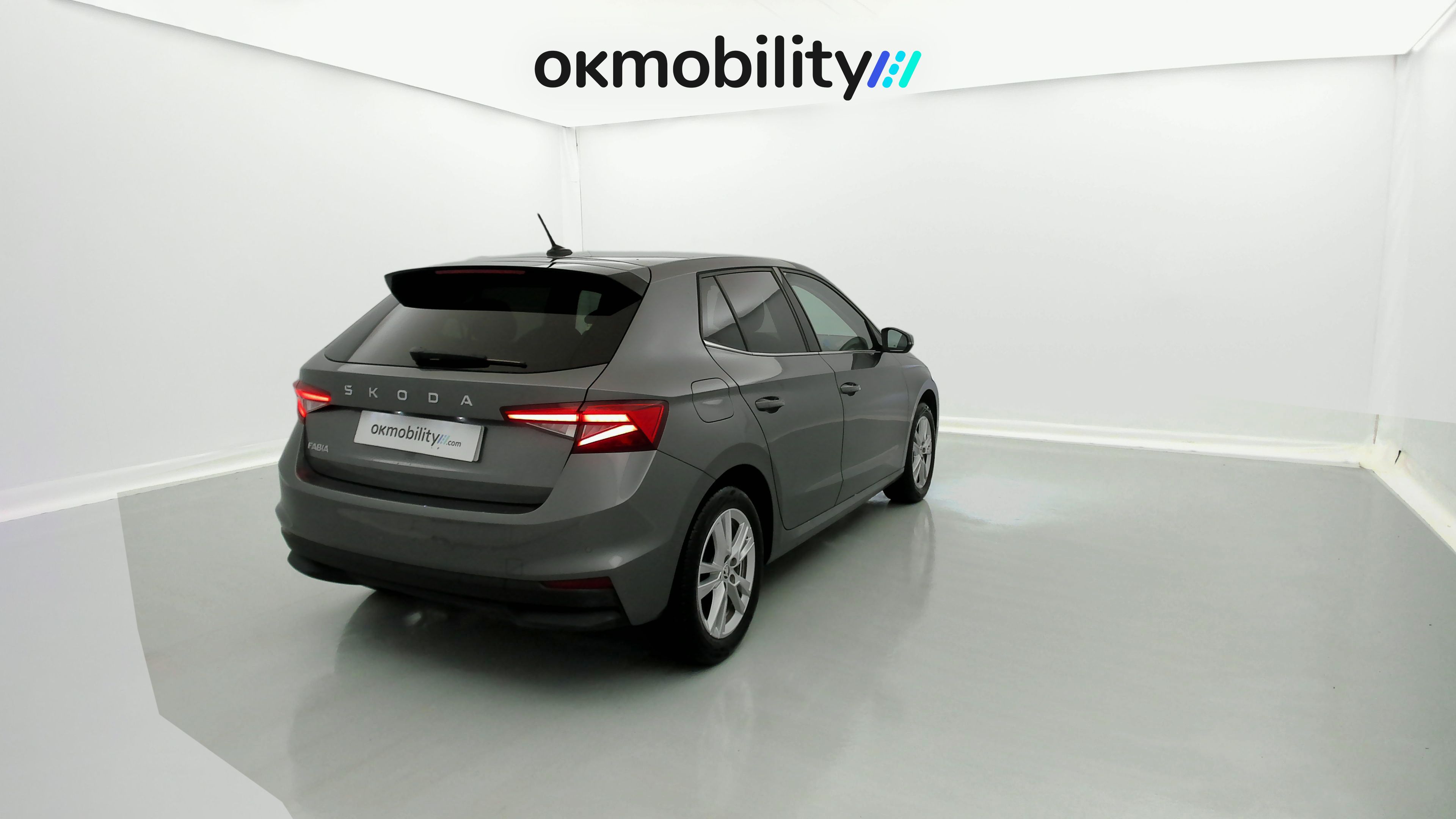skoda fabia selection 1.0 MPI 80 2024 gris graphite 11