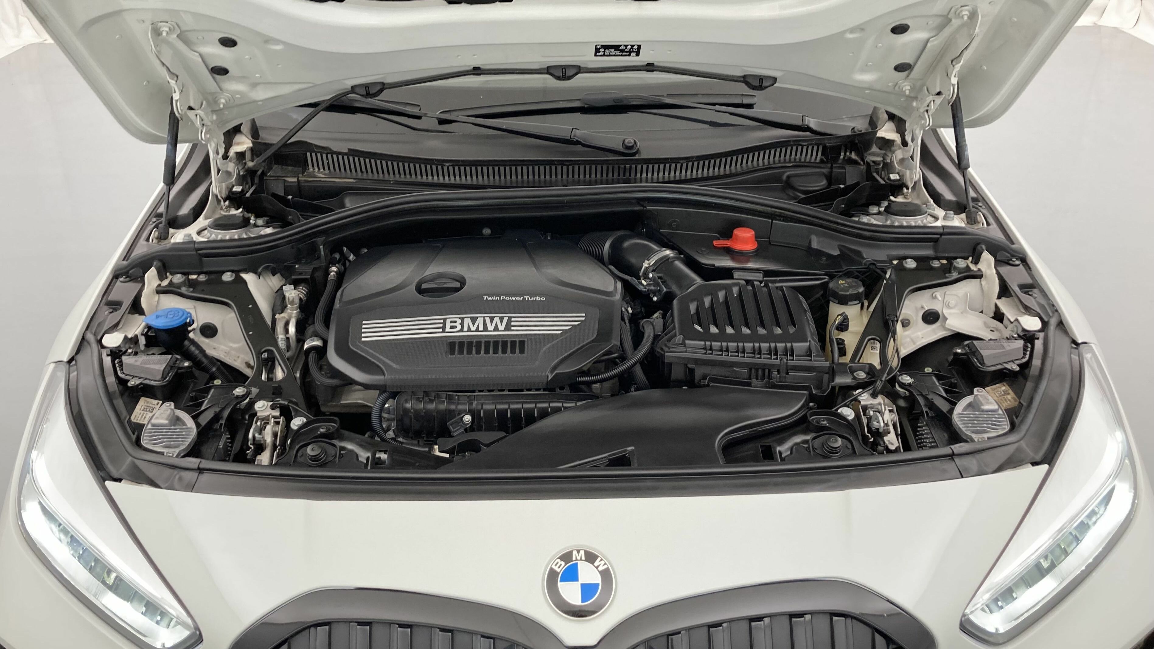 bmw serie 1 m sport colorvision 118I 136 STEPTRONIC 2024 alpinweiss 25