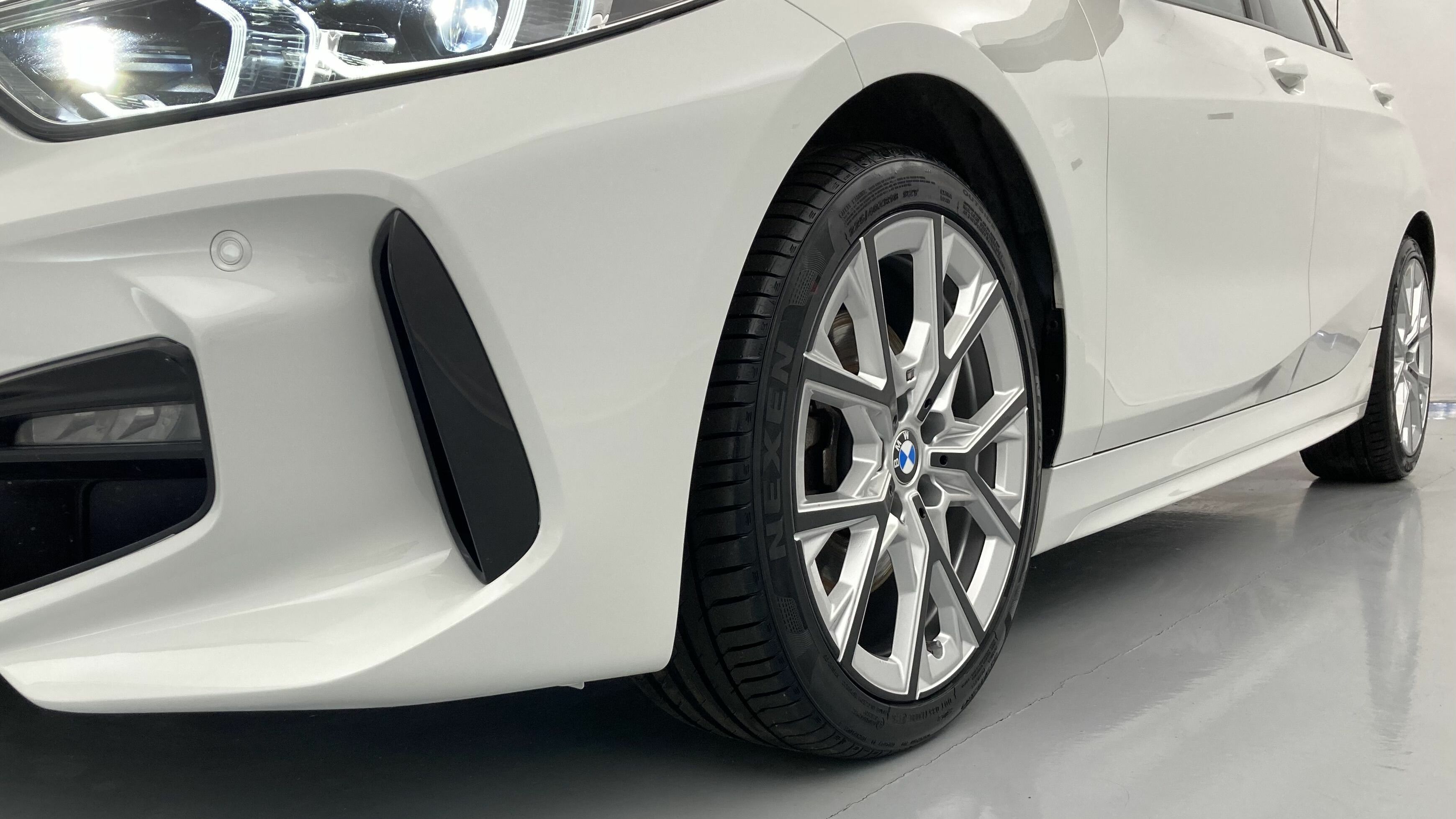 bmw serie 1 m sport colorvision 118I 136 STEPTRONIC 2024 alpinweiss 26