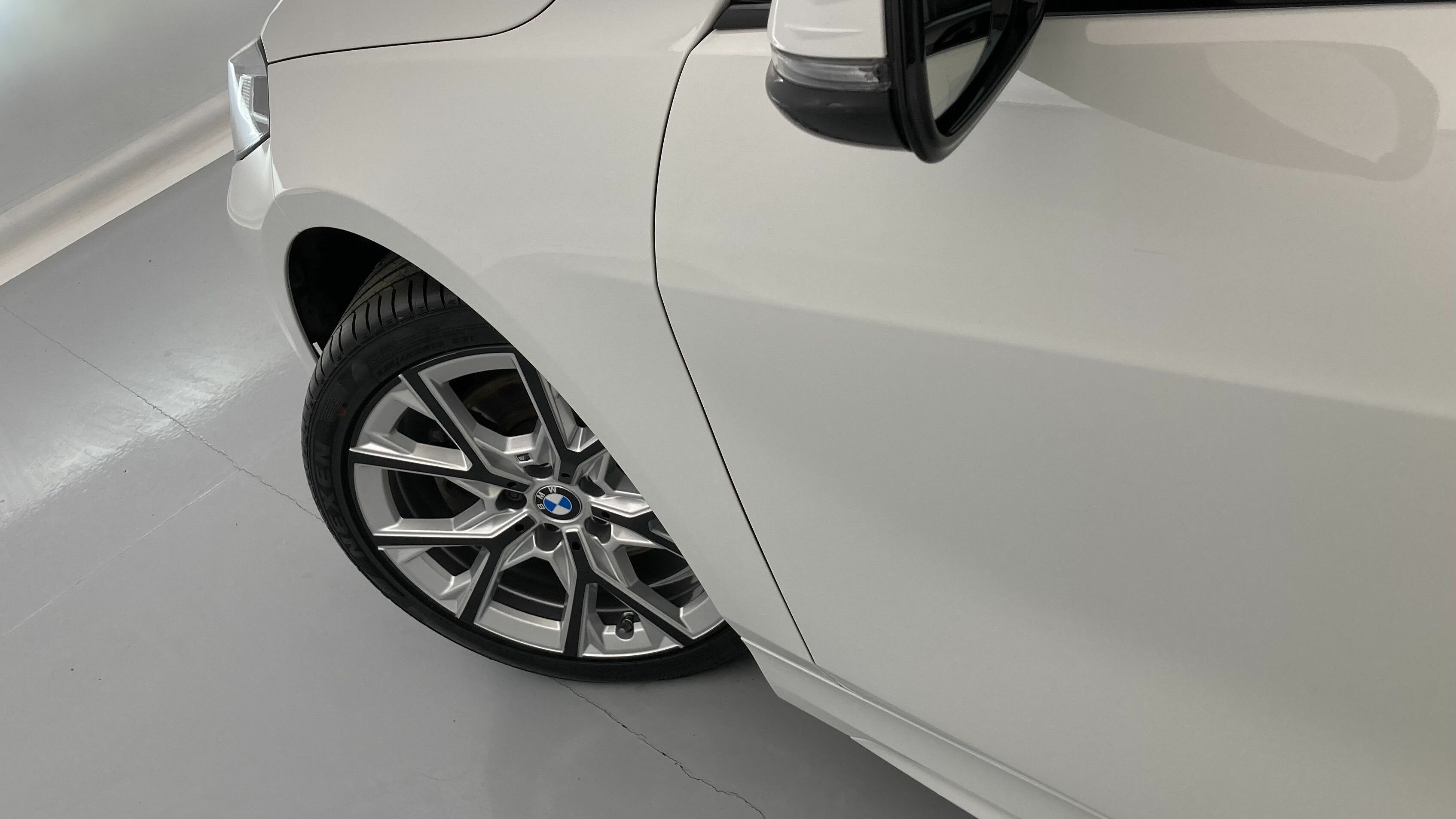 bmw serie 1 m sport colorvision 118I 136 STEPTRONIC 2024 alpinweiss 28