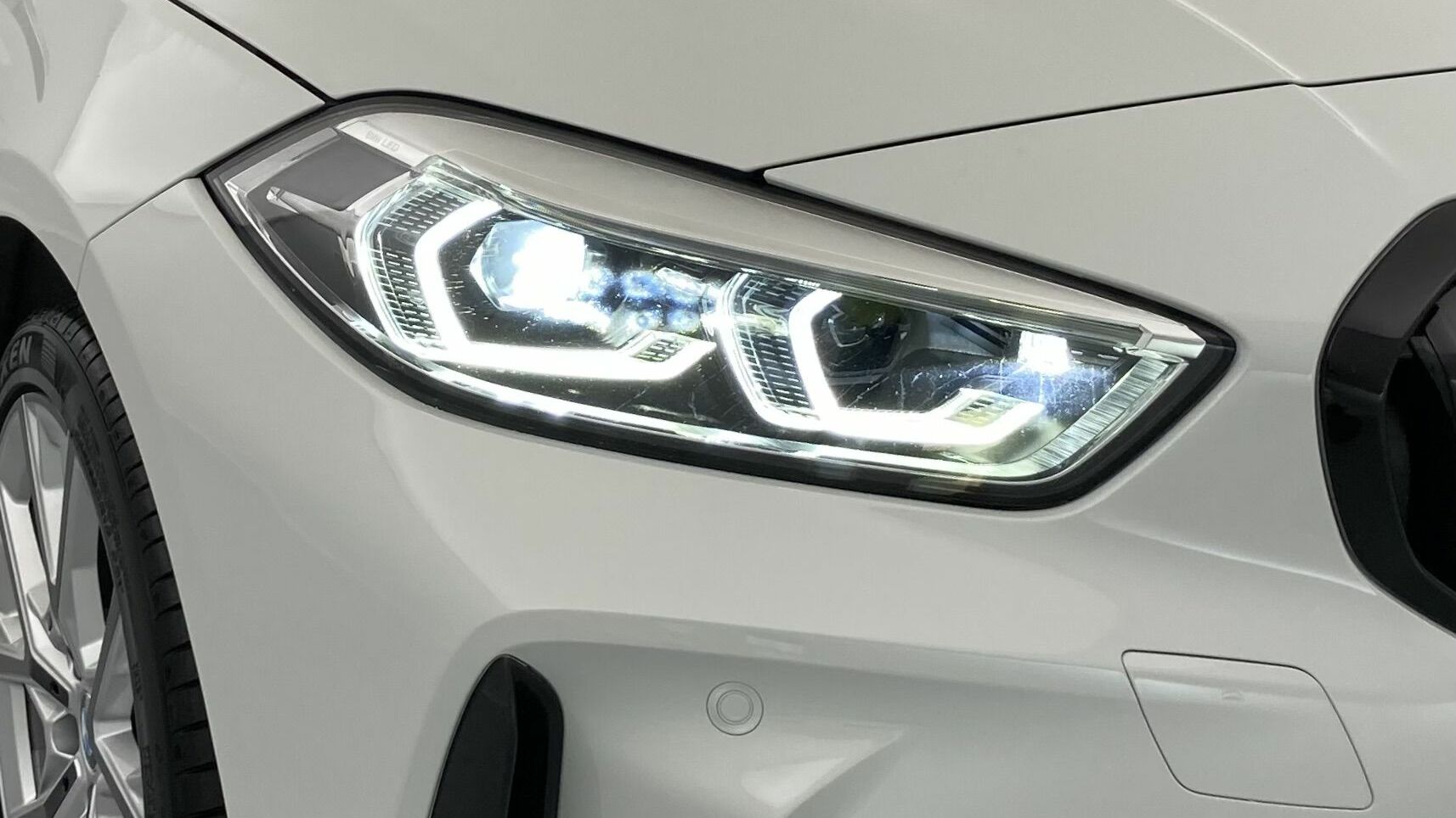 bmw serie 1 m sport colorvision 118I 136 STEPTRONIC 2024 alpinweiss 29