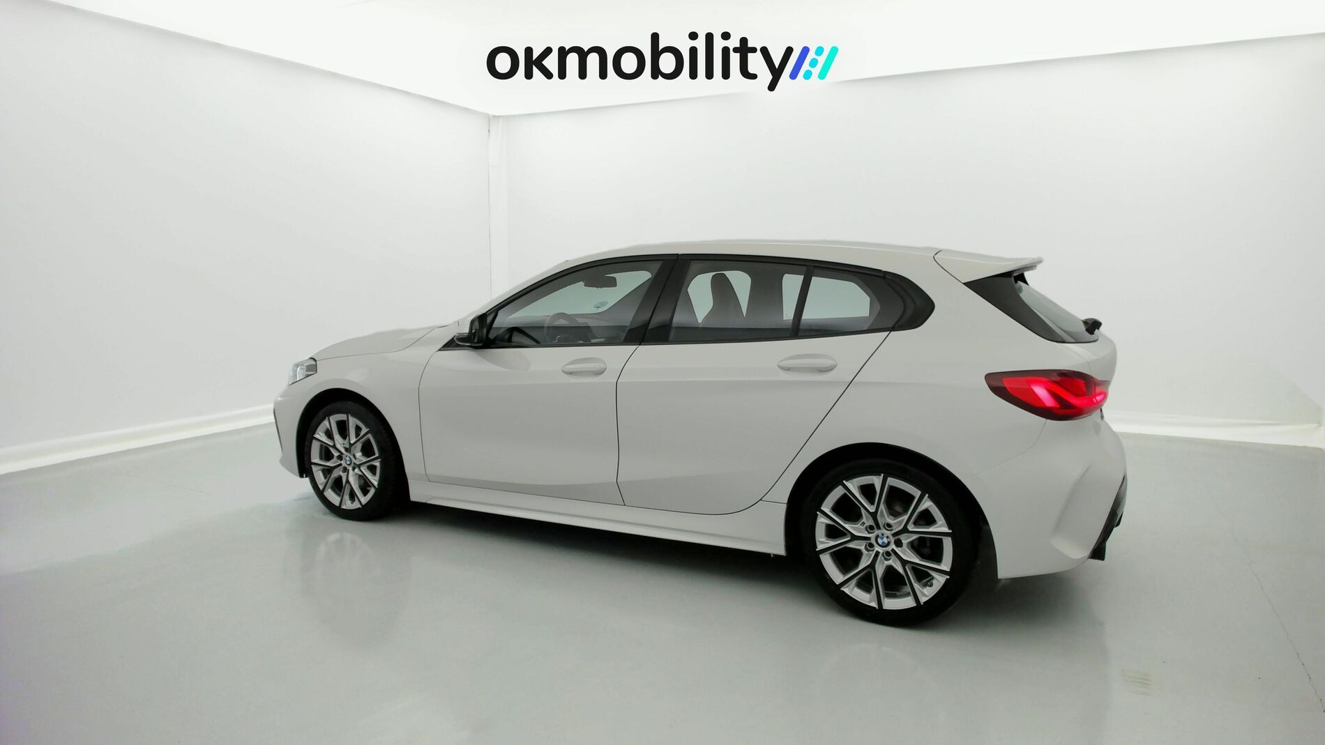 bmw serie 1 m sport colorvision 118I 136 STEPTRONIC 2024 alpinweiss 8