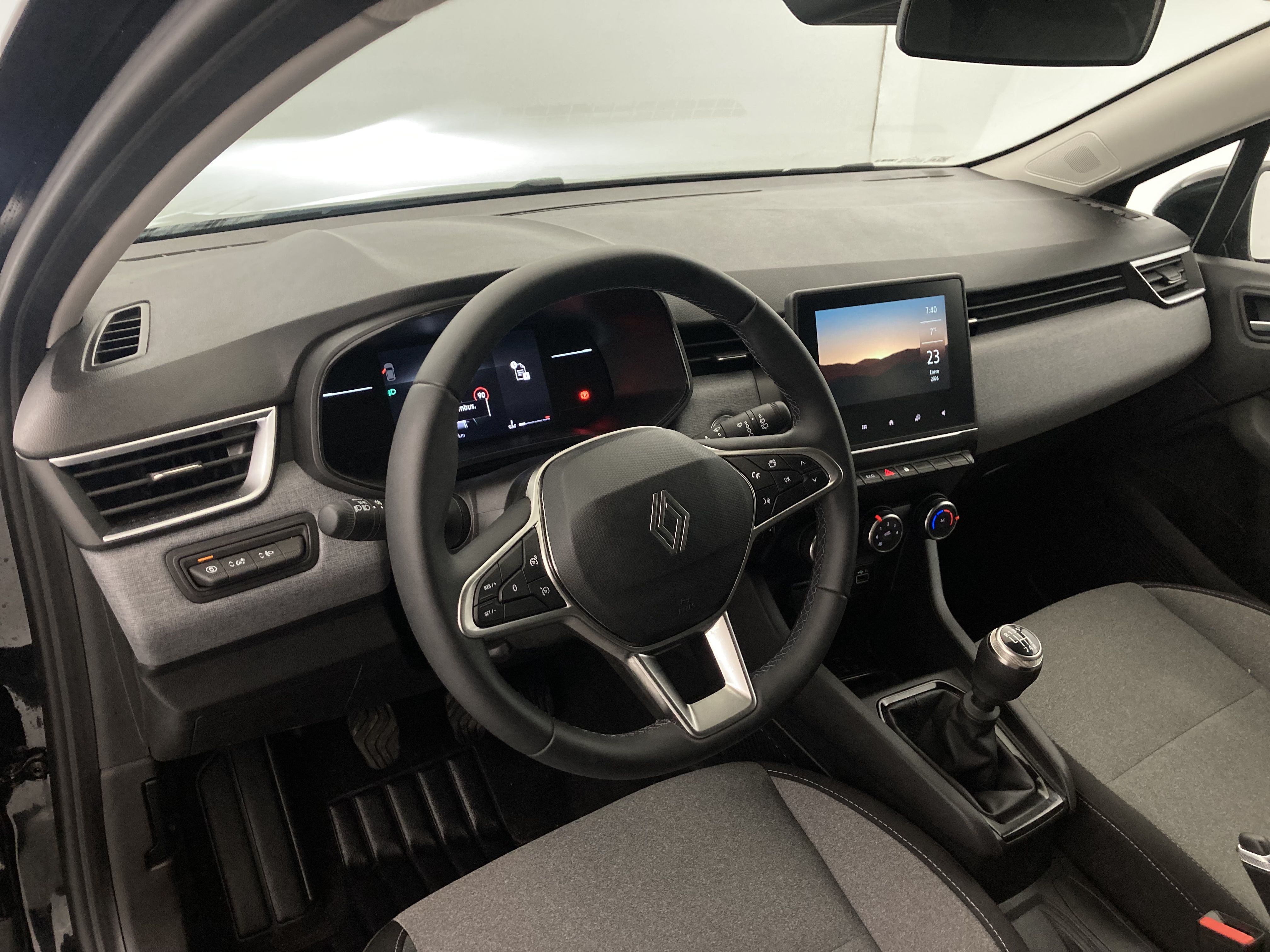 renault clio evolution 1.5 DCI 100 2025 negro brillante 14