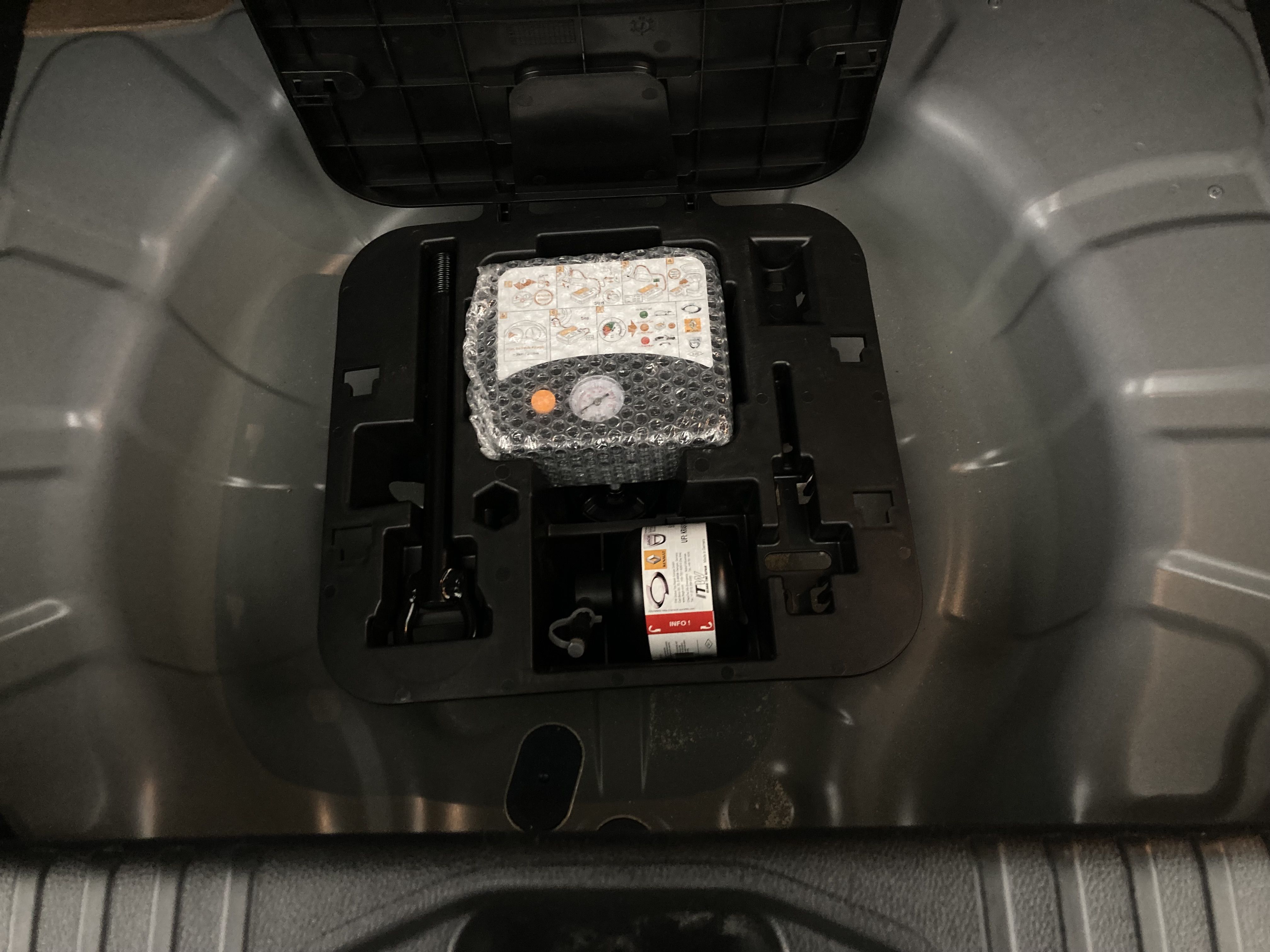 renault clio evolution 1.5 DCI 100 2025 negro brillante 16