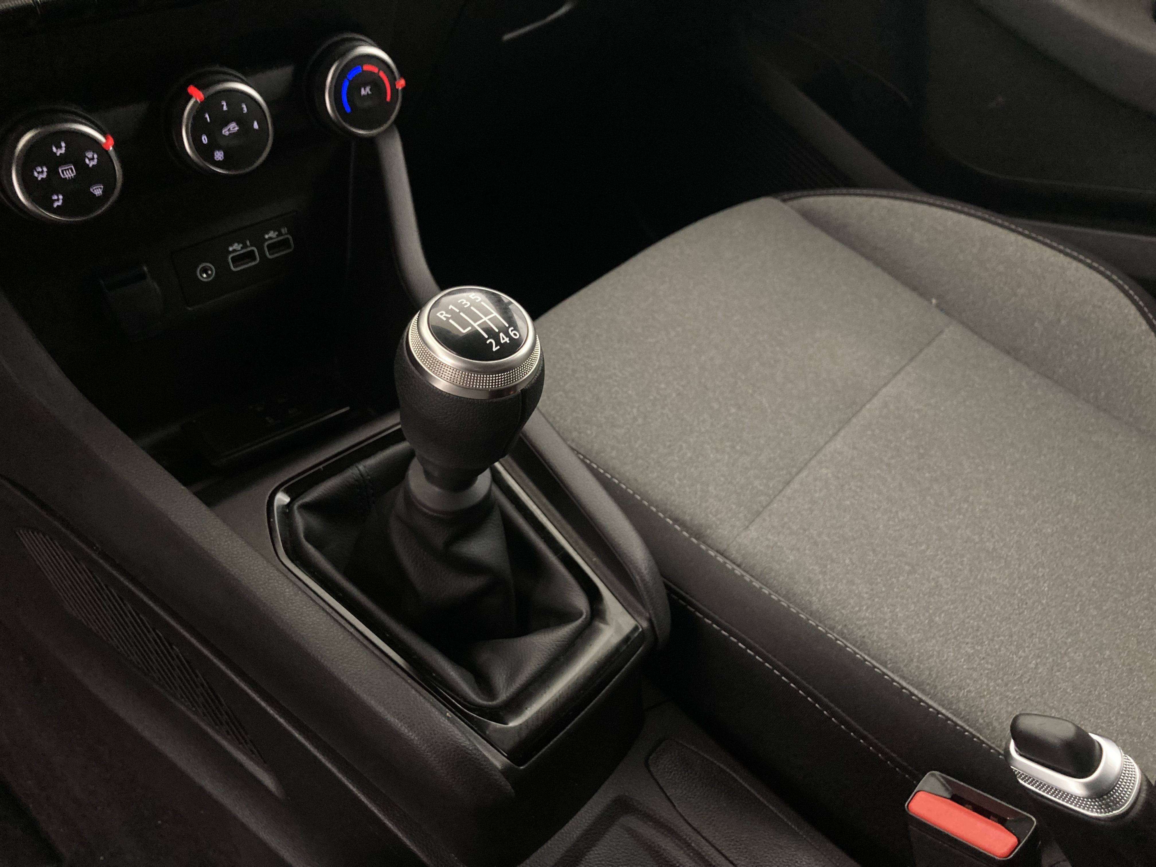 renault clio evolution 1.5 DCI 100 2025 negro brillante 18